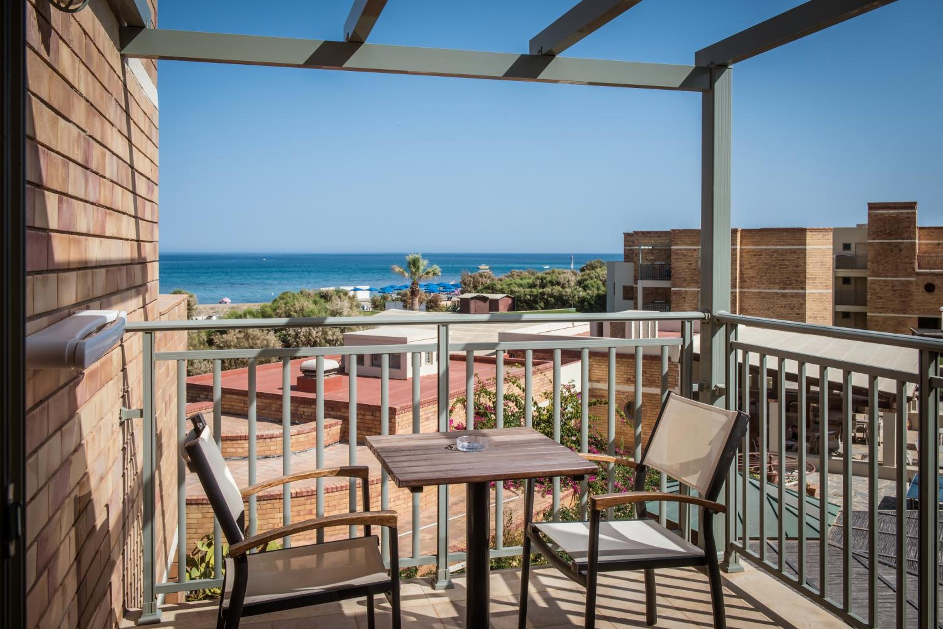 Family Room with Sea View - Photo 9