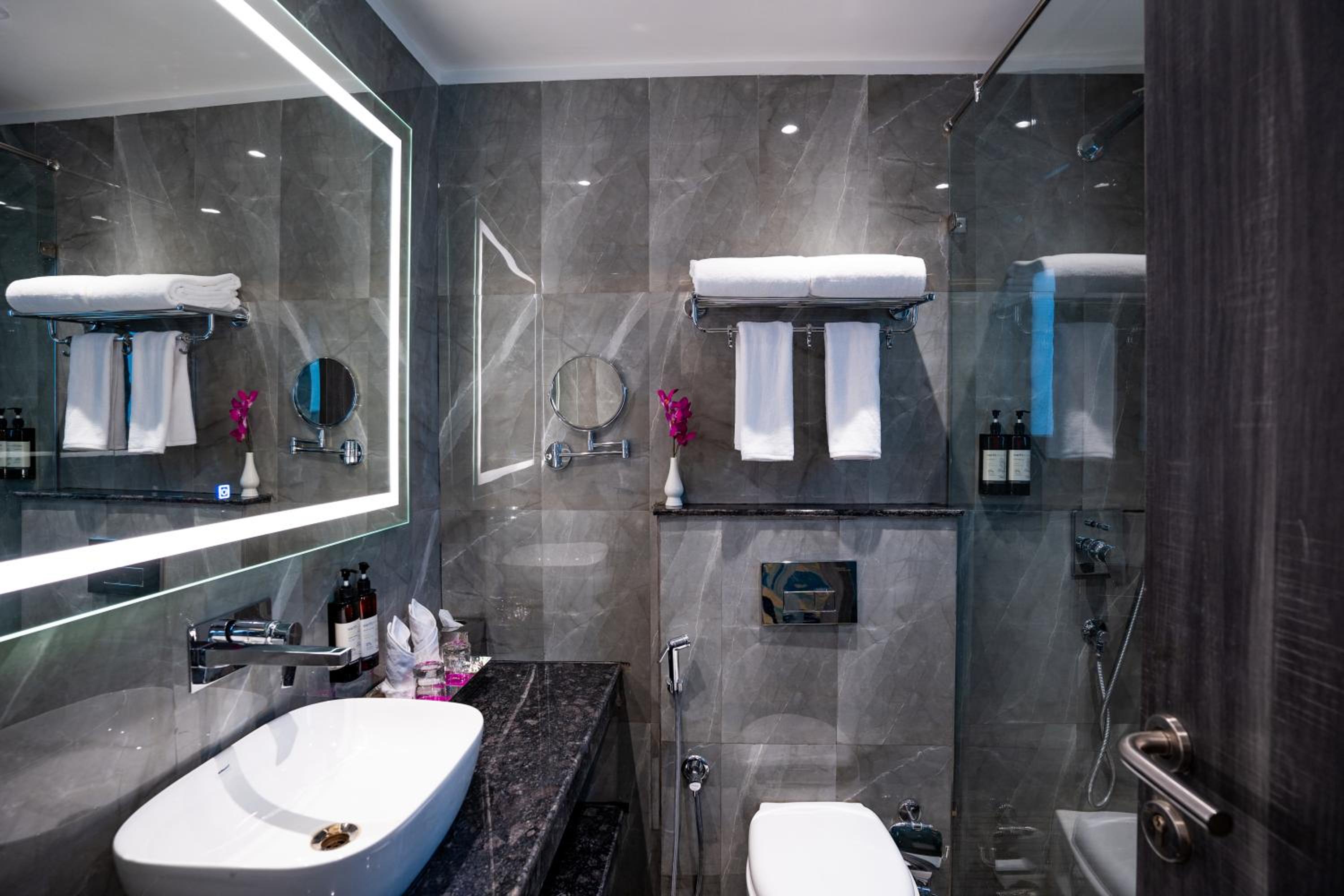 Premium Room With City View - Non Smoking: Happy Hours (1+1 mocktail from 11:00 AM to 7:00 PM) & Complimentary laundry service for up to 2 clothing items. Late check-out (subject to availability) photo 2