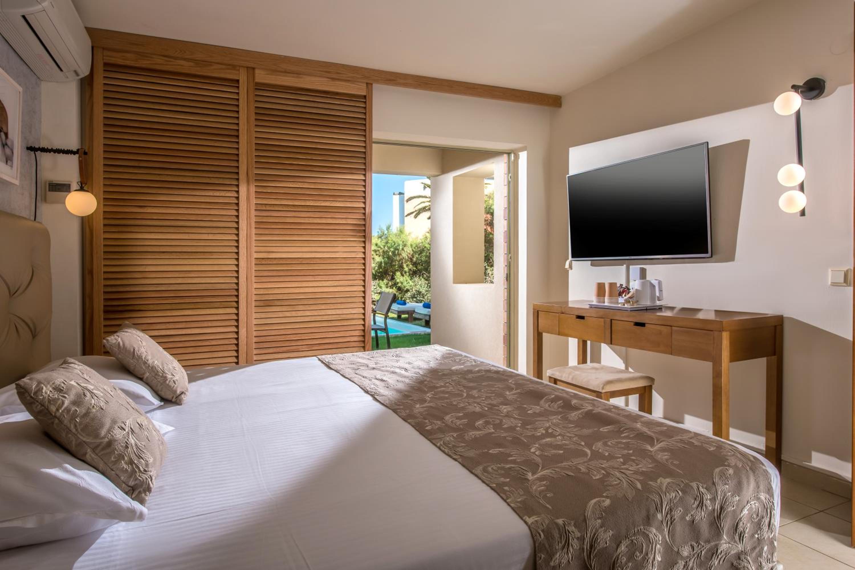 Double Room with Private Pool  - Photo 4