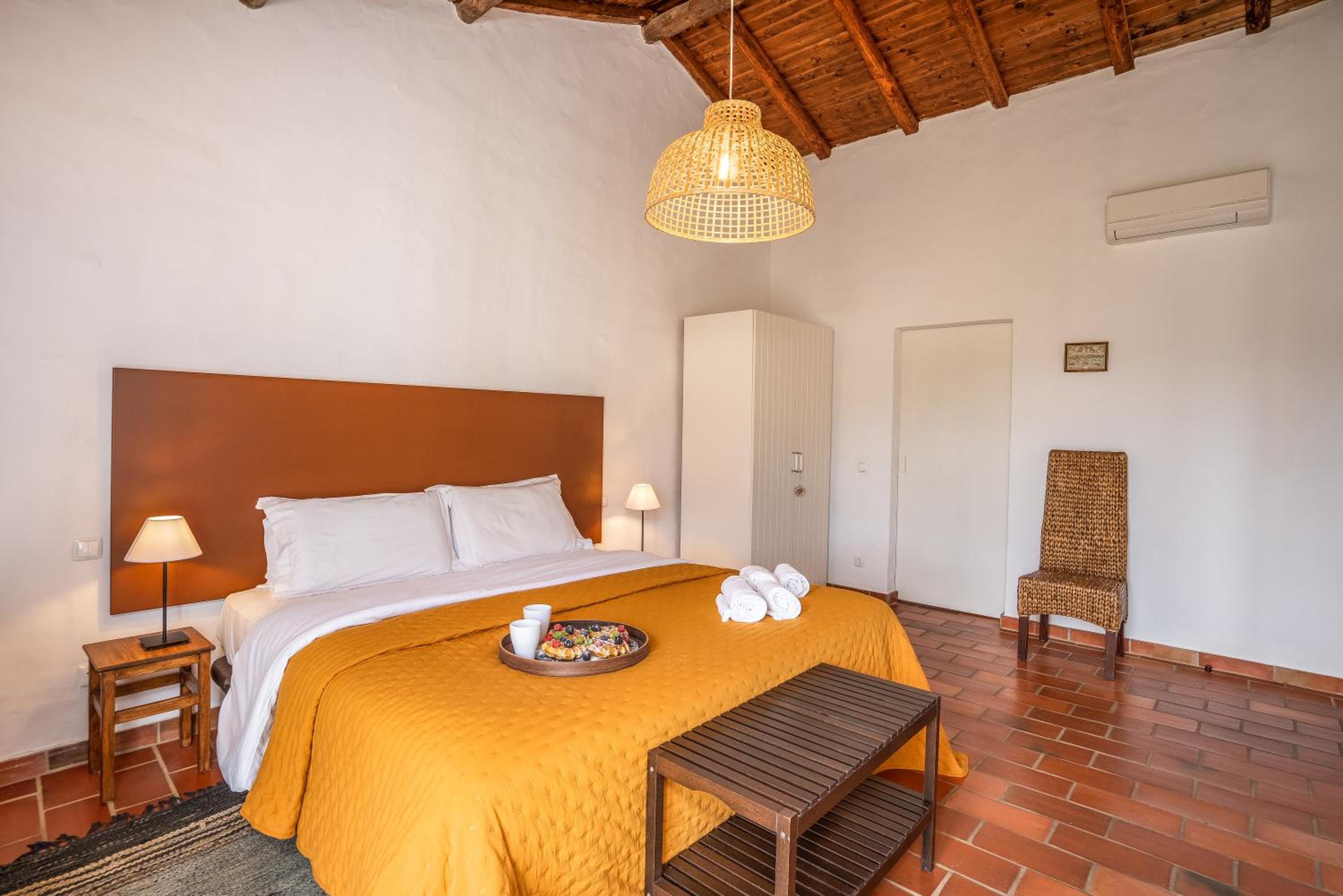 One-Bedroom House - Photo 6