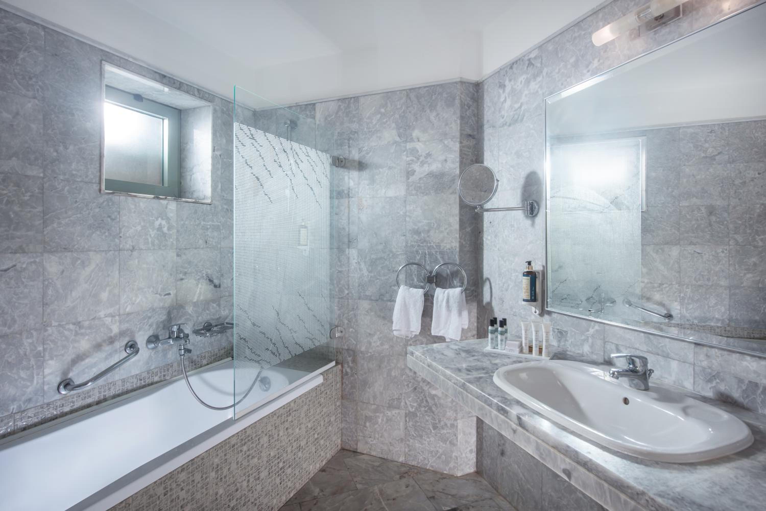 Double Room with Garden View or Pool View - Photo 13