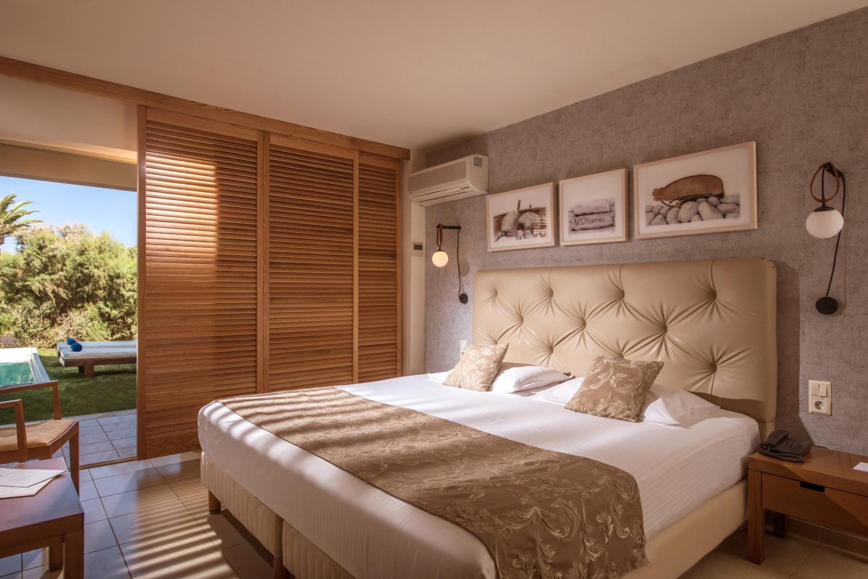 Double Room with Private Pool  - Photo 8