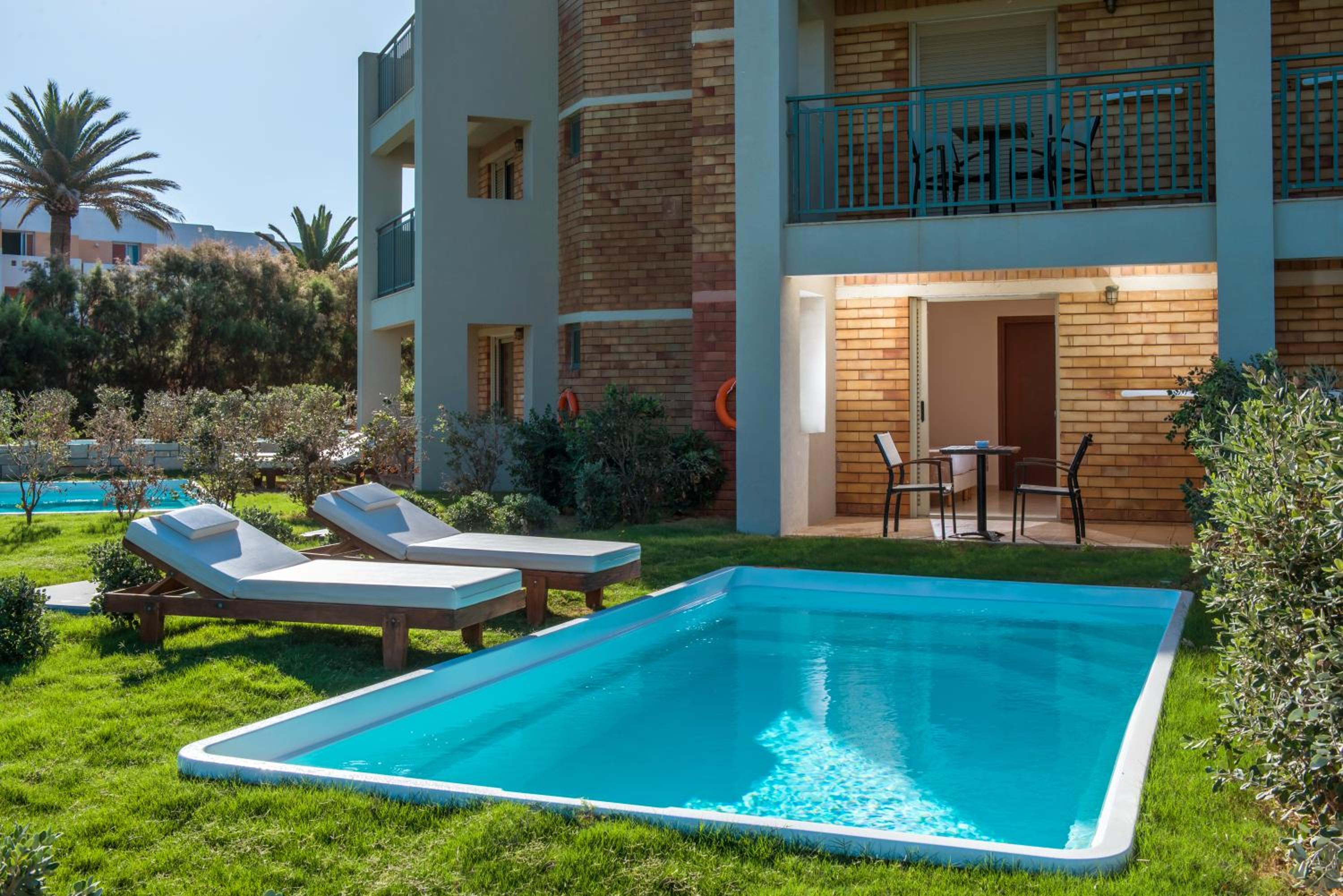 Double Room with Private Pool  - Photo 3