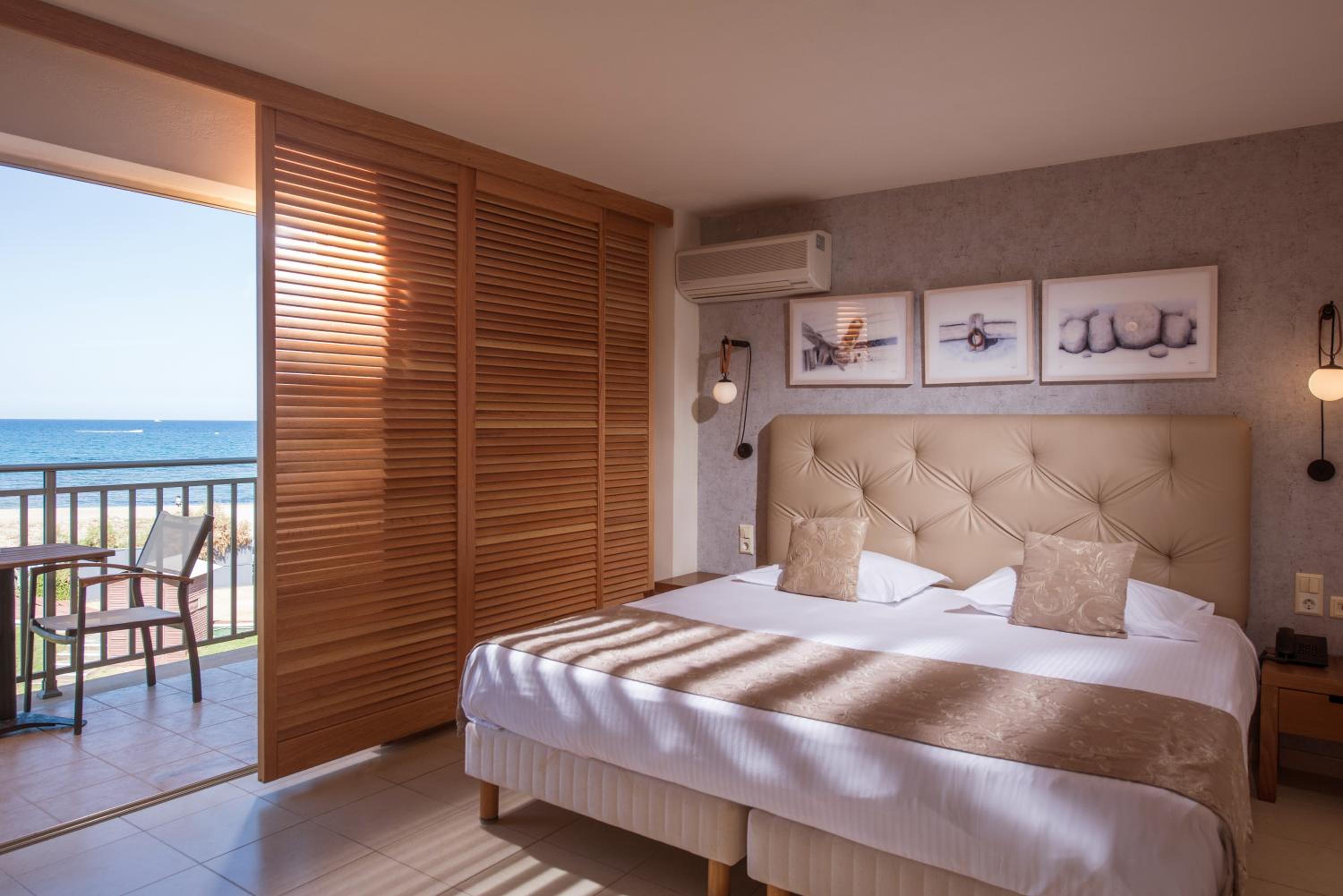 Double Room - Sea Front - Photo 1