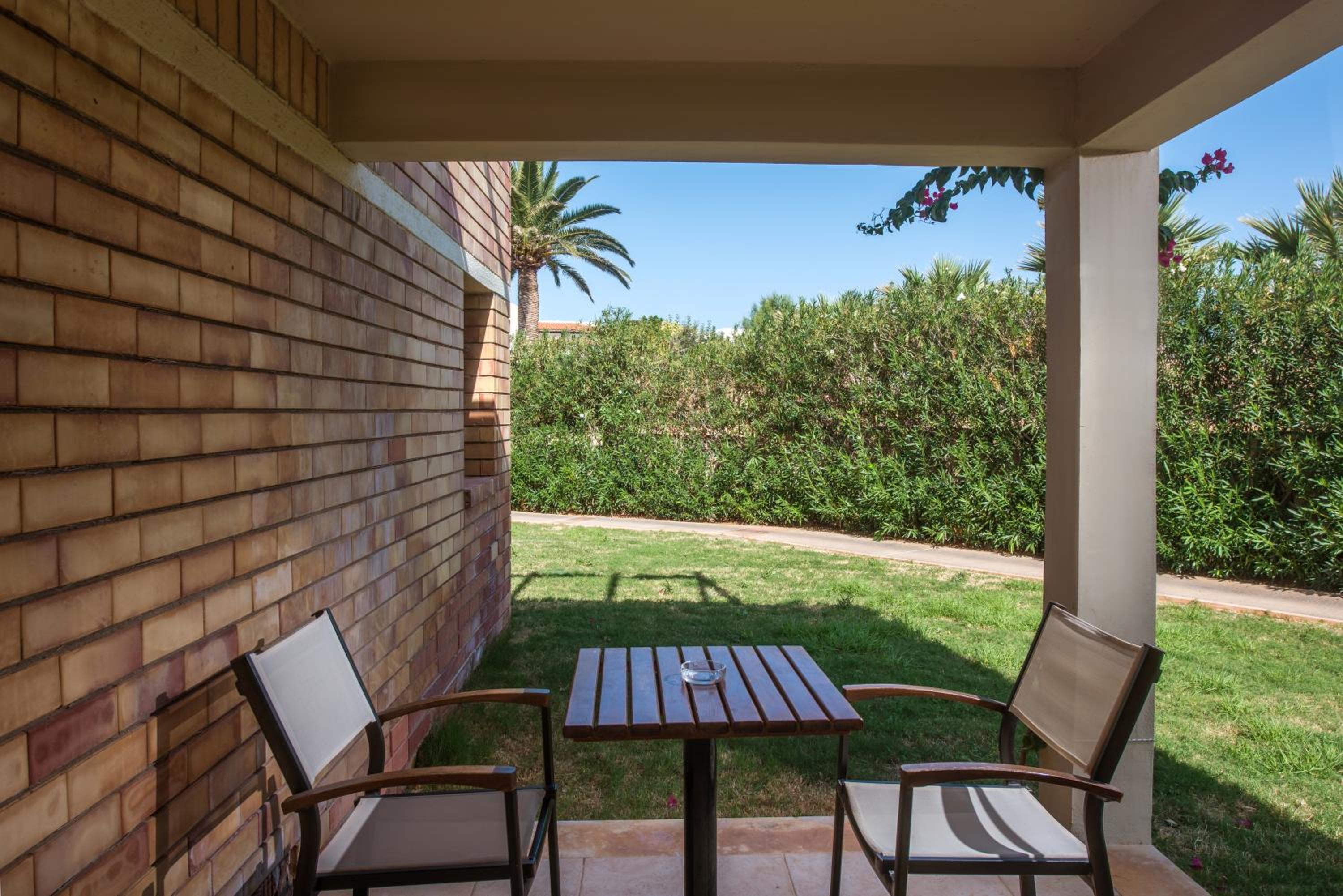 Double Room with Garden View or Pool View - Photo 12