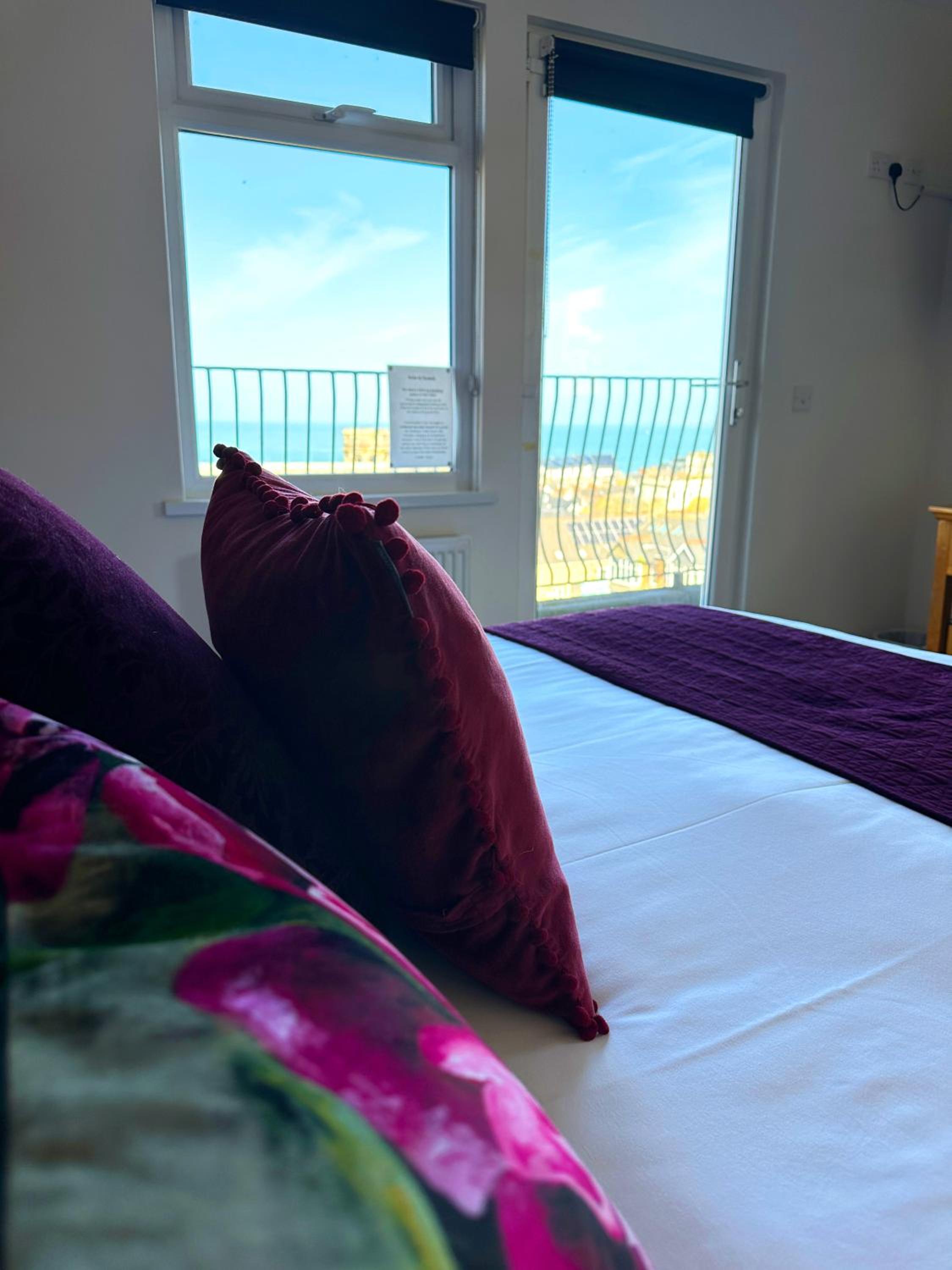Deluxe Sea View Two Bedroom Family Suite with Balcony - Photo 9