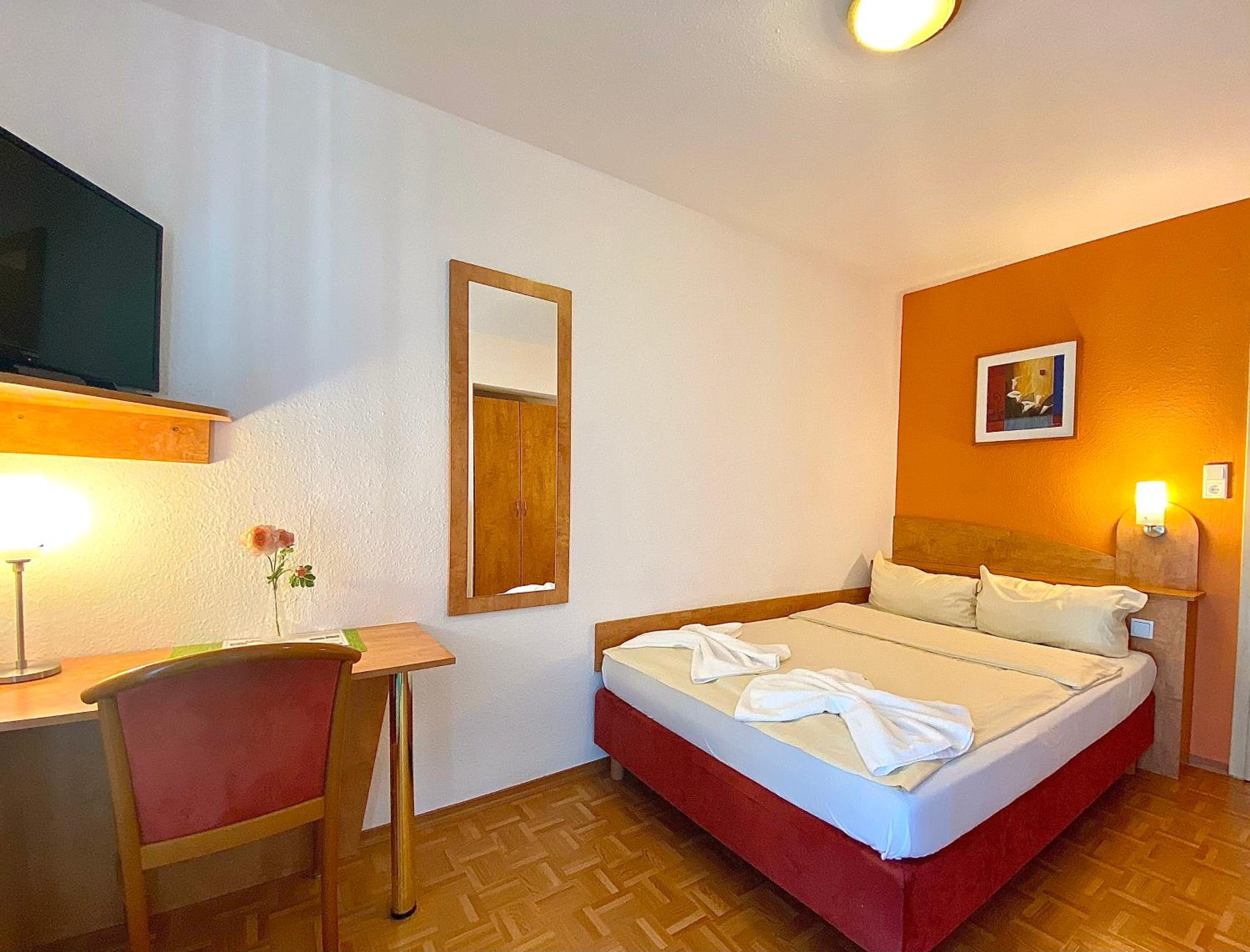Double or Twin Room with Queensize bed  photo 1