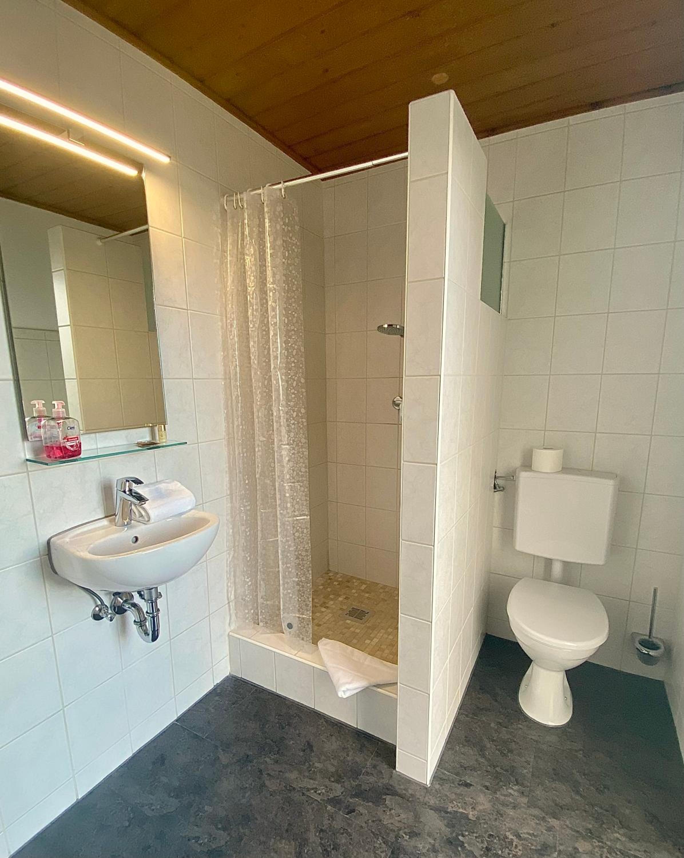 Double or Twin Room with Queensize bed  photo 2