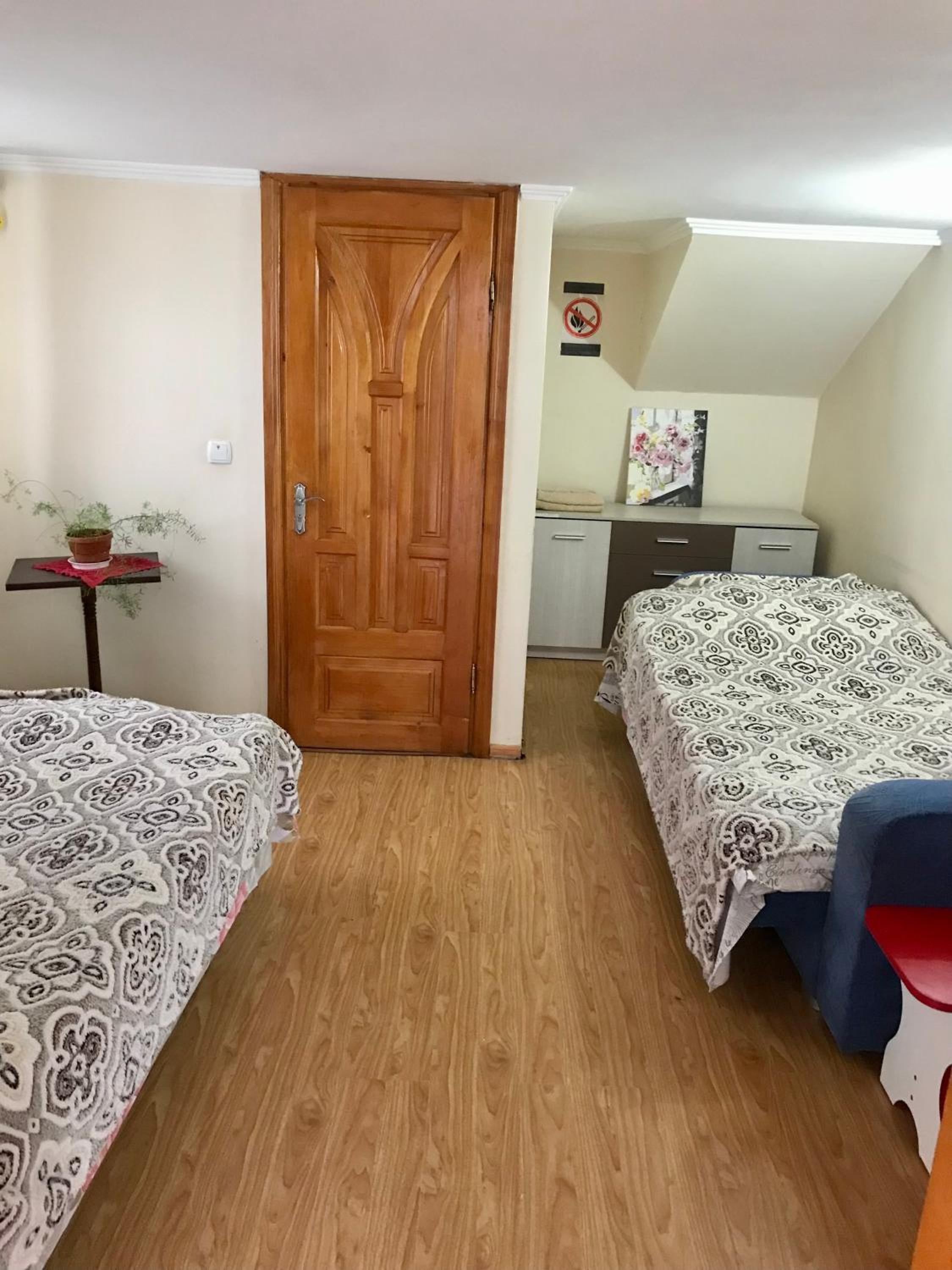 One-Bedroom Apartment photo 1