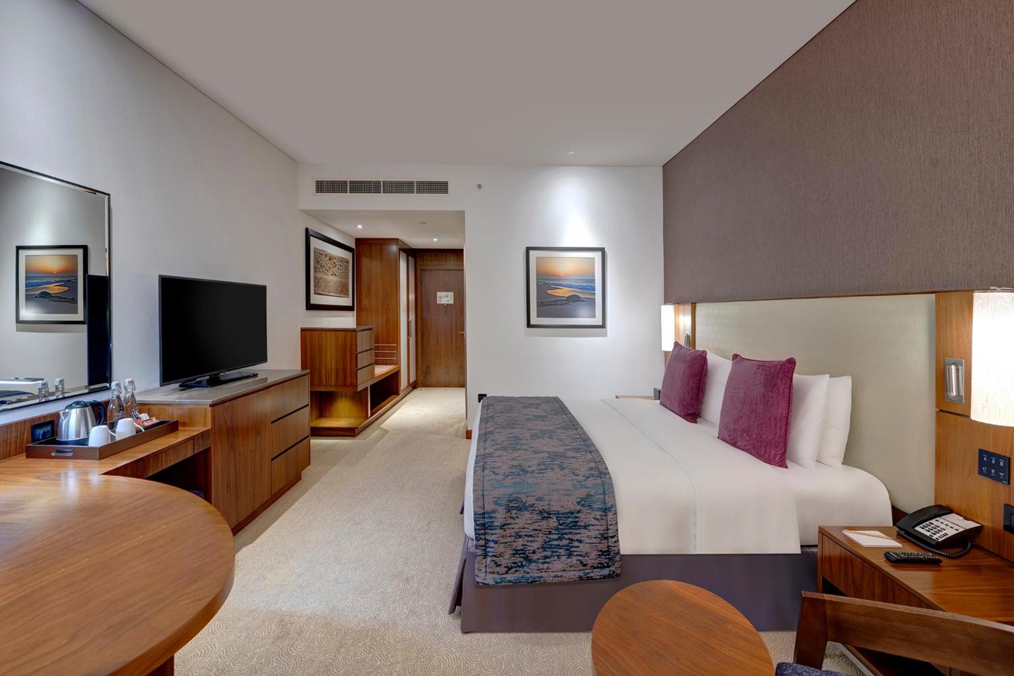 One-Bedroom King Suite with Garden View