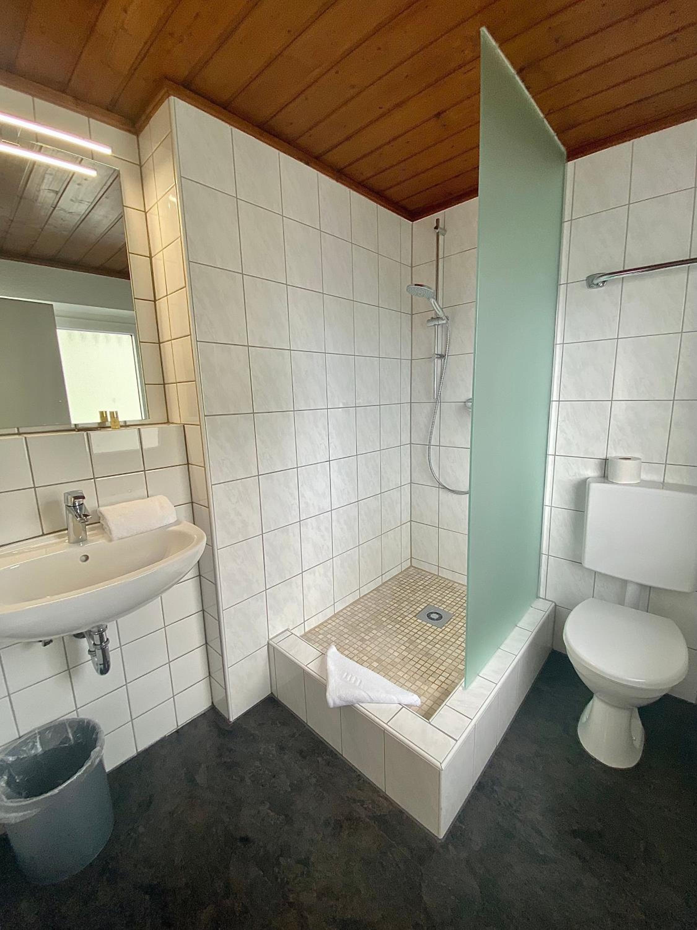 Double or Twin Room with Queensize bed  photo 3
