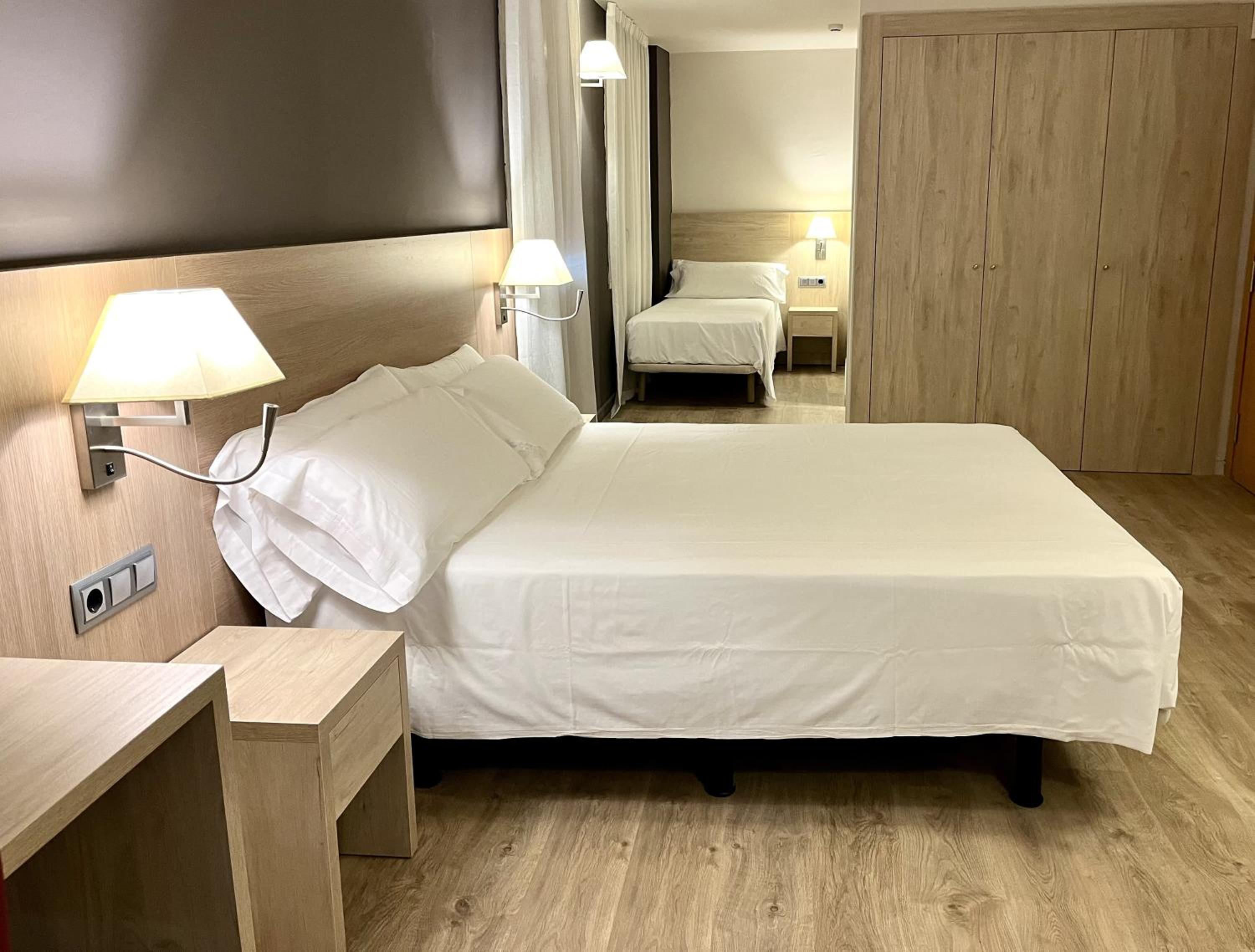 Triple Room with Balcony - Photo 1