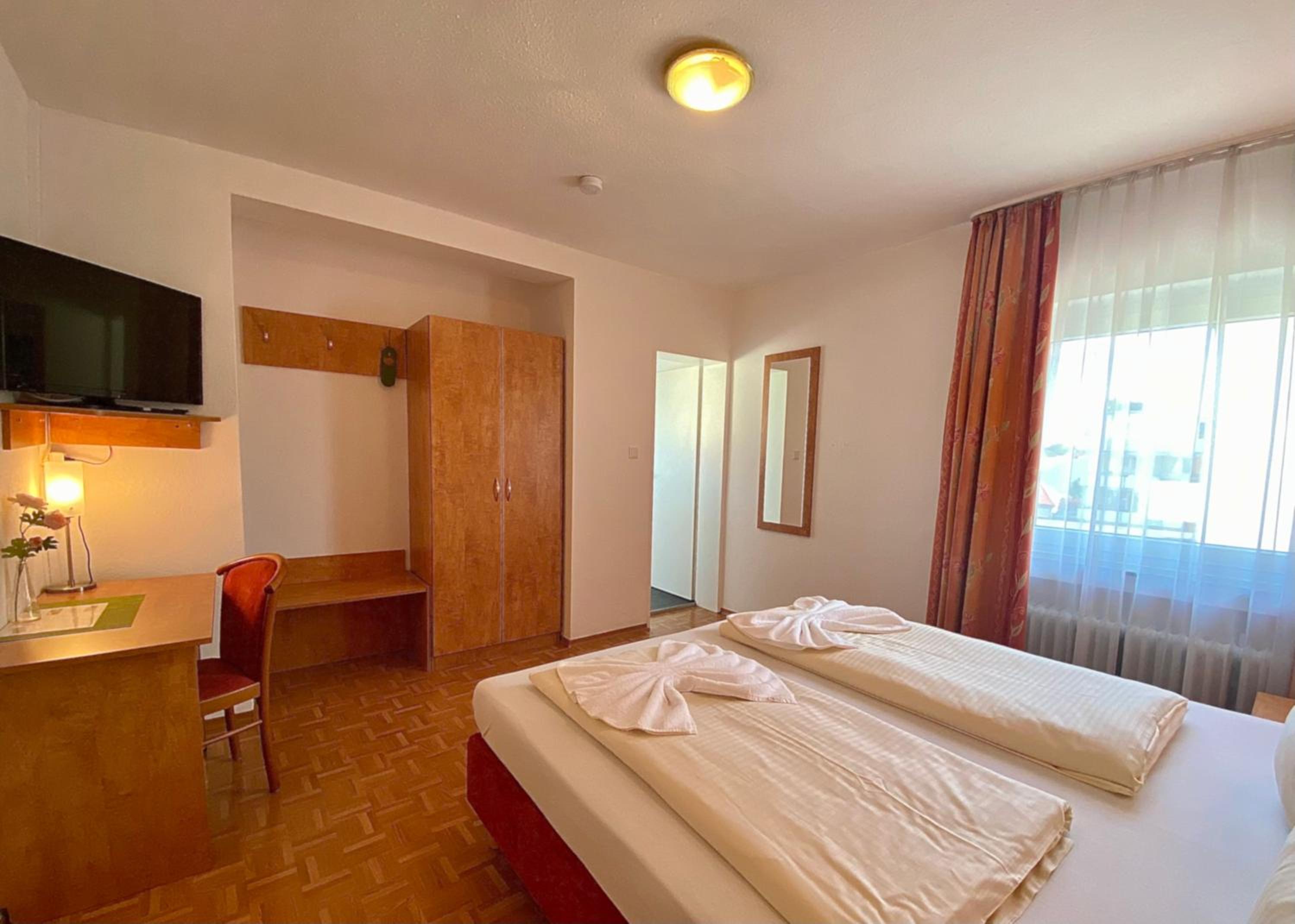 Budget Double Room photo 2
