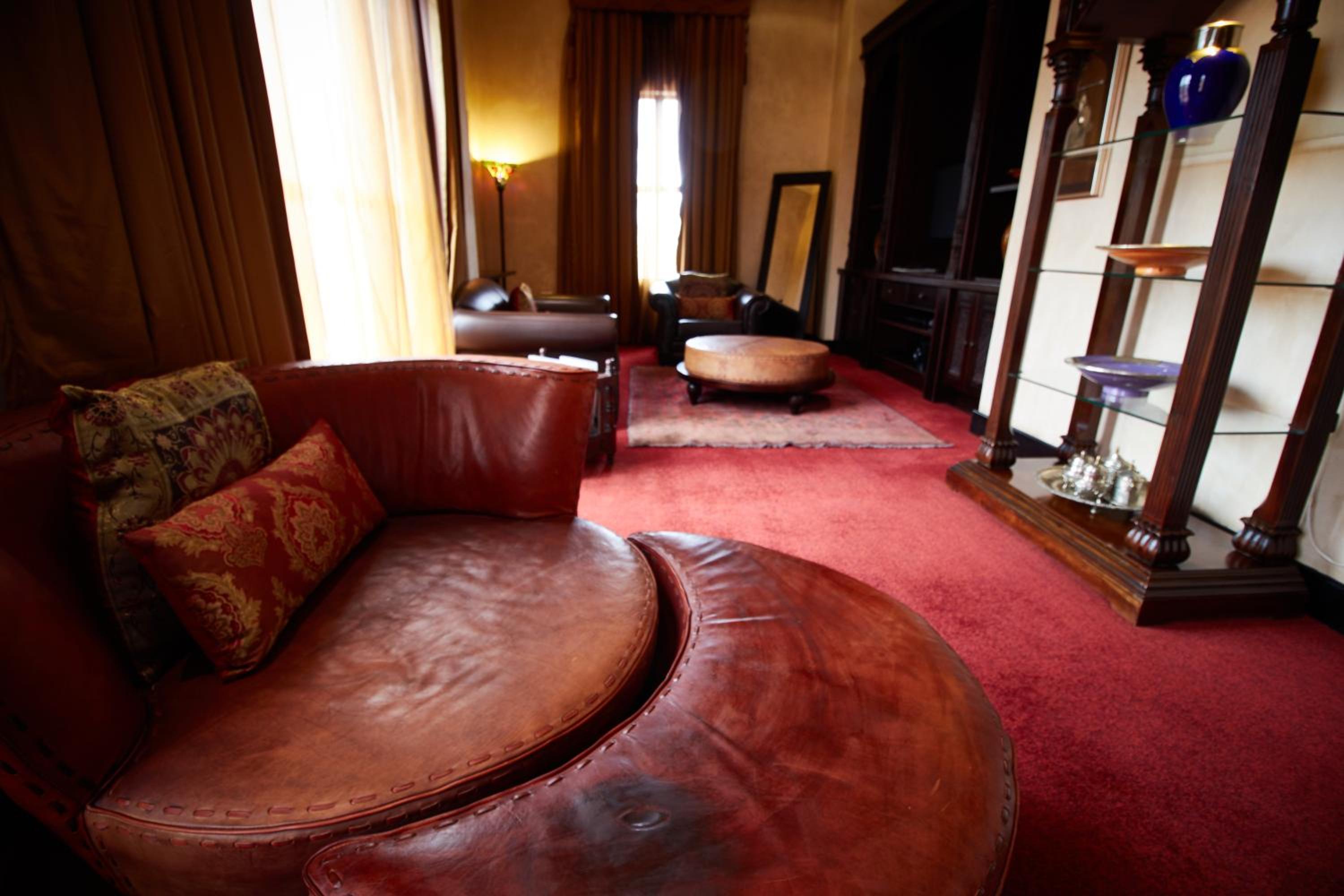 Executive Suite - Photo 3
