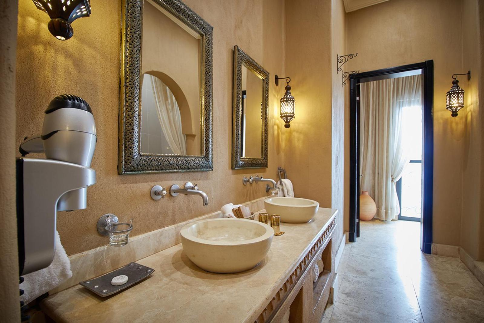 Executive Suite - Photo 4