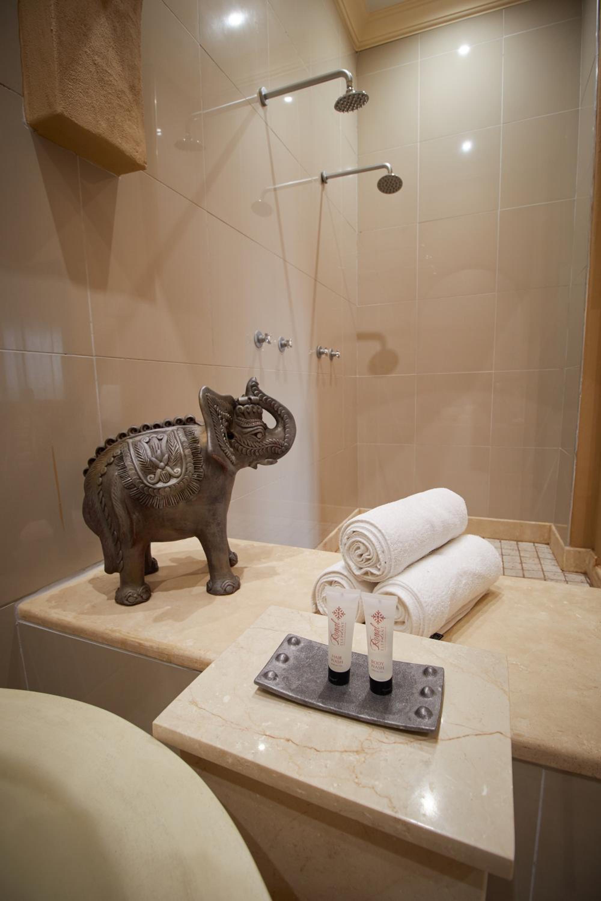 Executive Suite - Photo 8