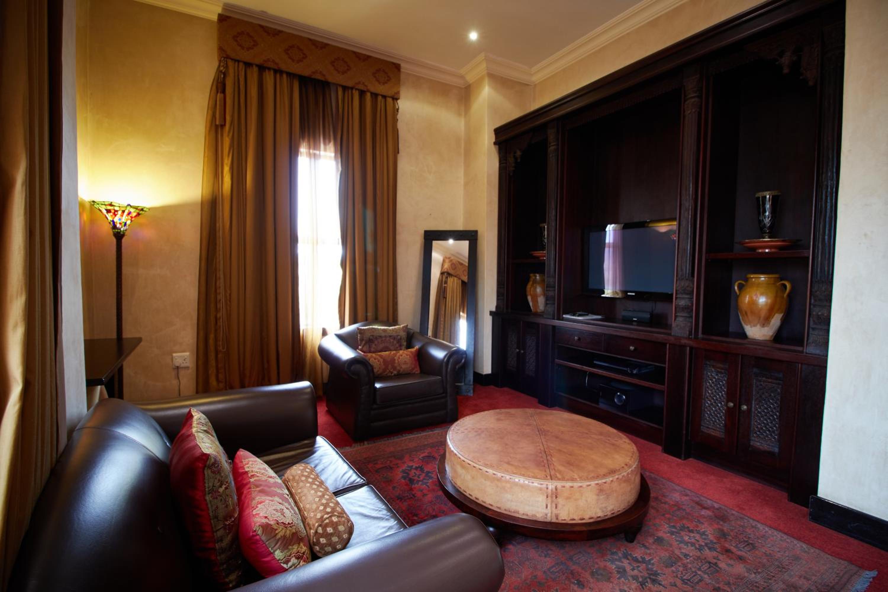 Executive Suite - Photo 7