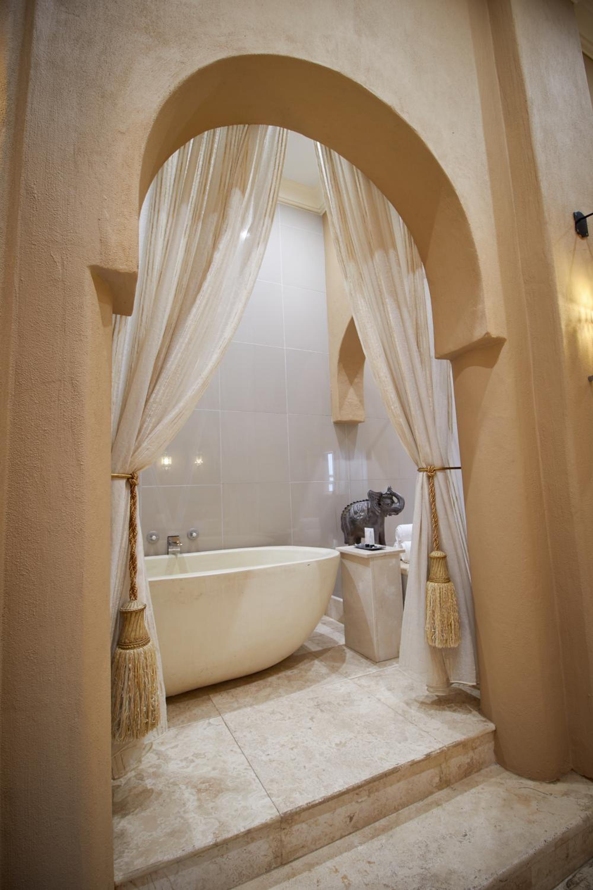 Executive Suite - Photo 6