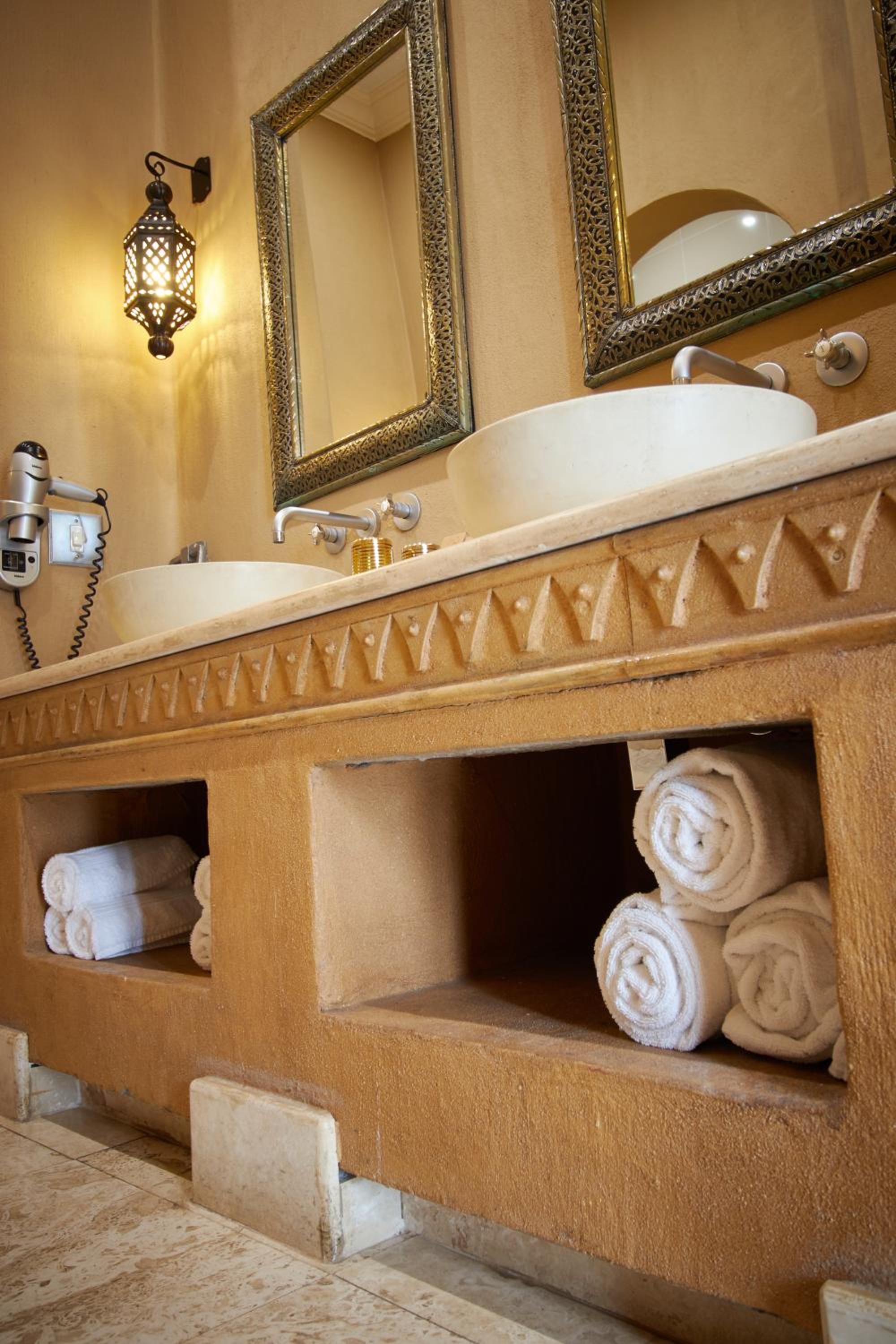 Executive Suite - Photo 5