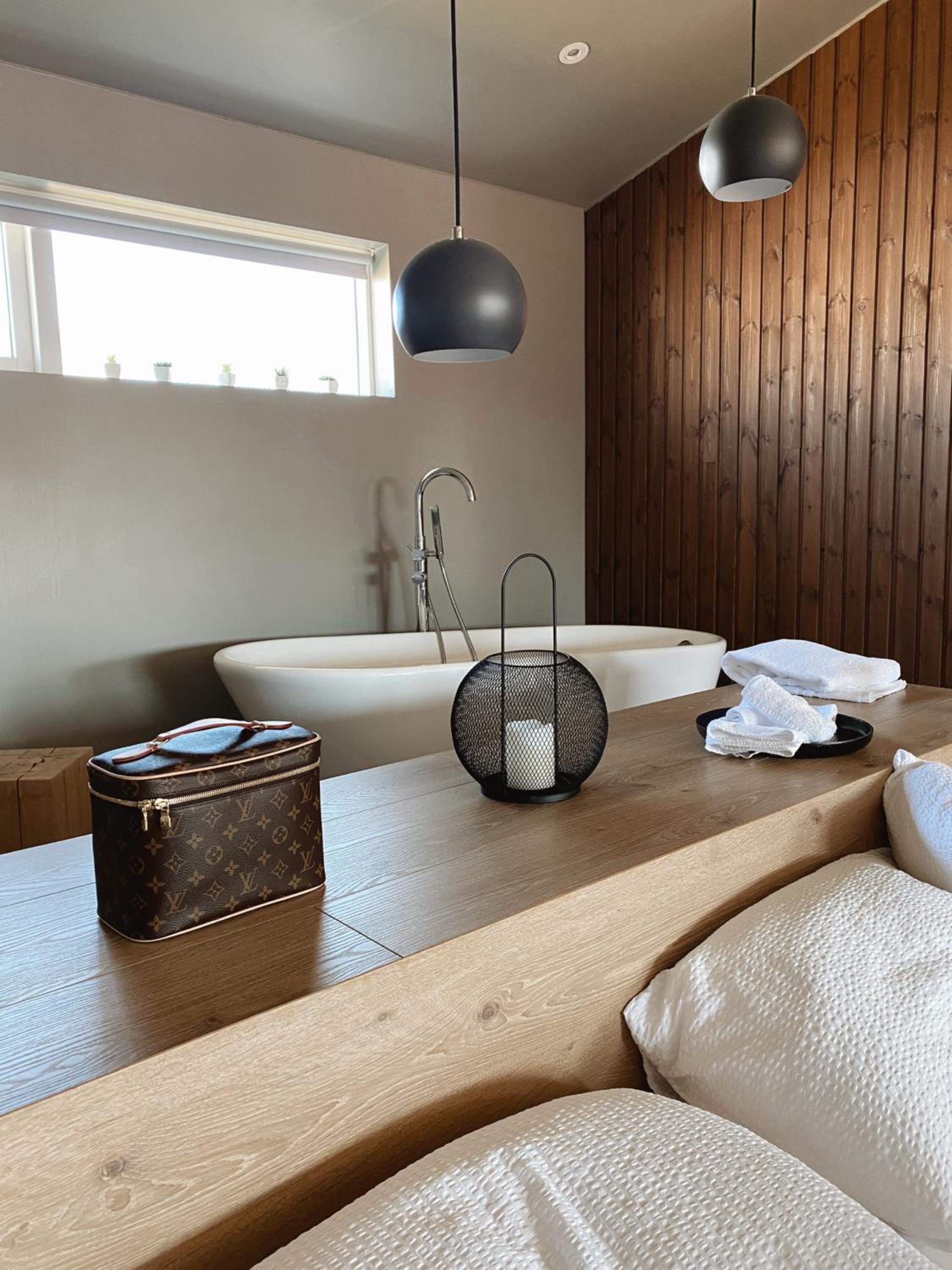 Deluxe Suite with Hot Tub photo 2