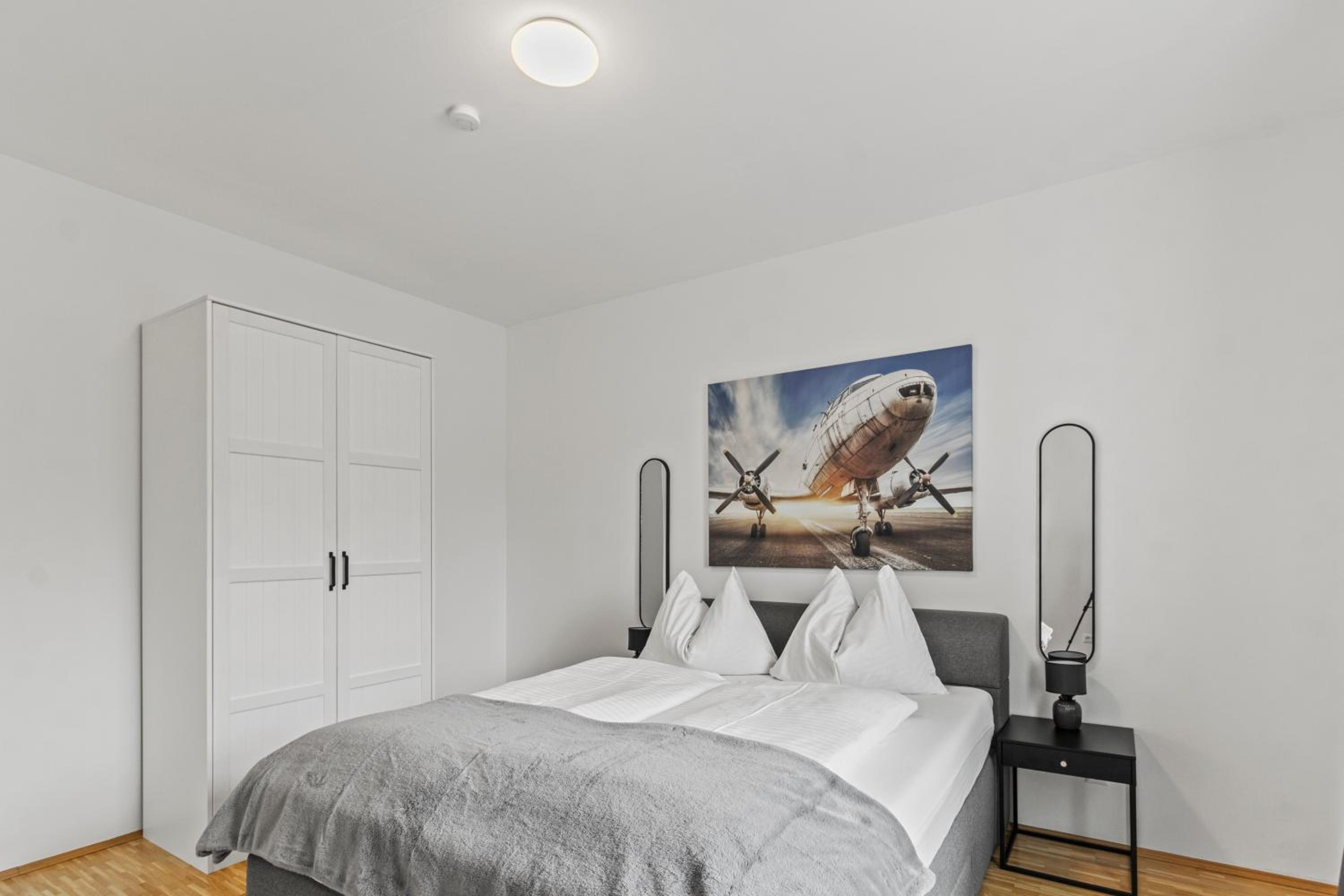 One-Bedroom Apartment photo 2