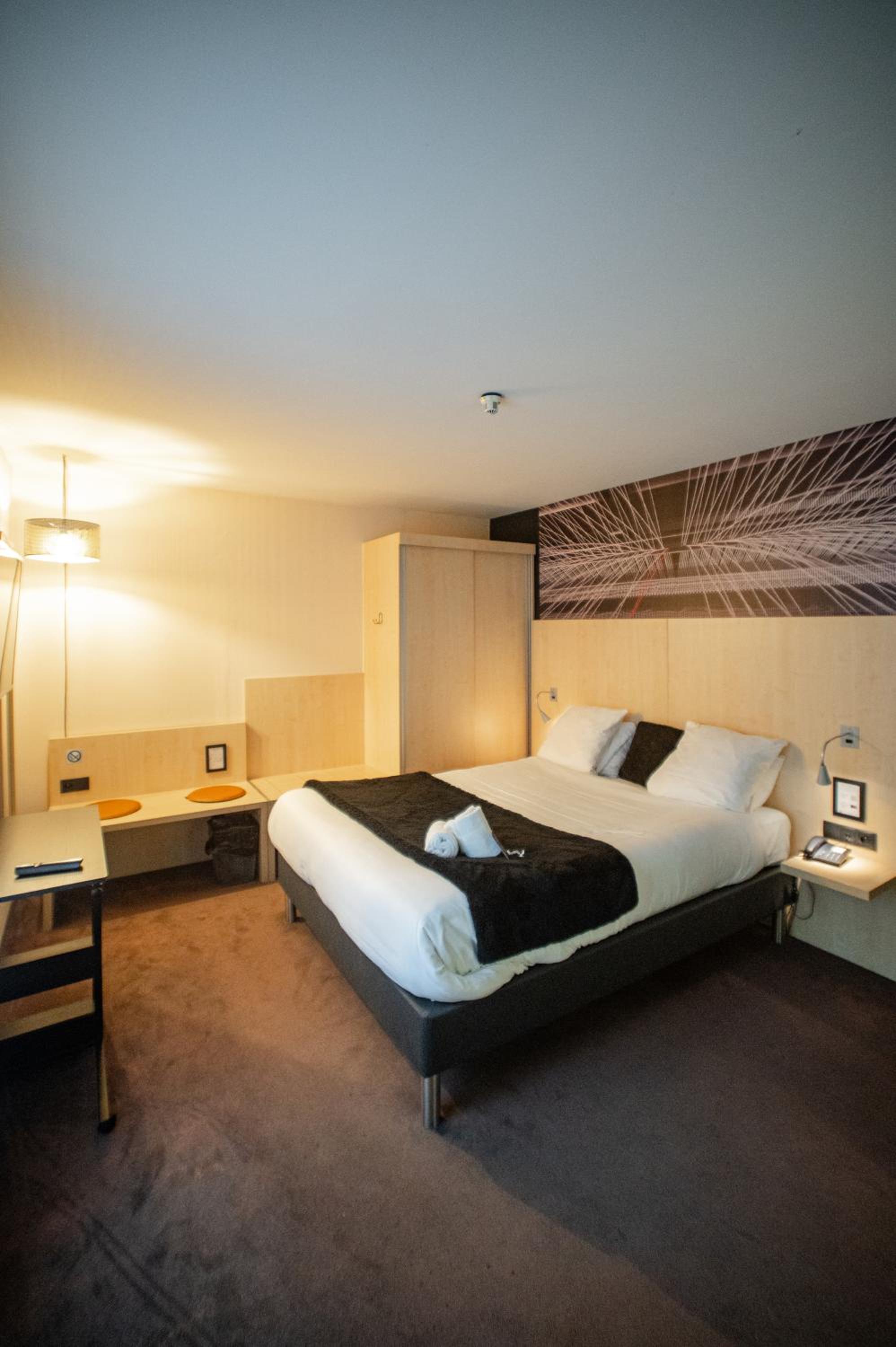 Standard Double Room - Photo 2