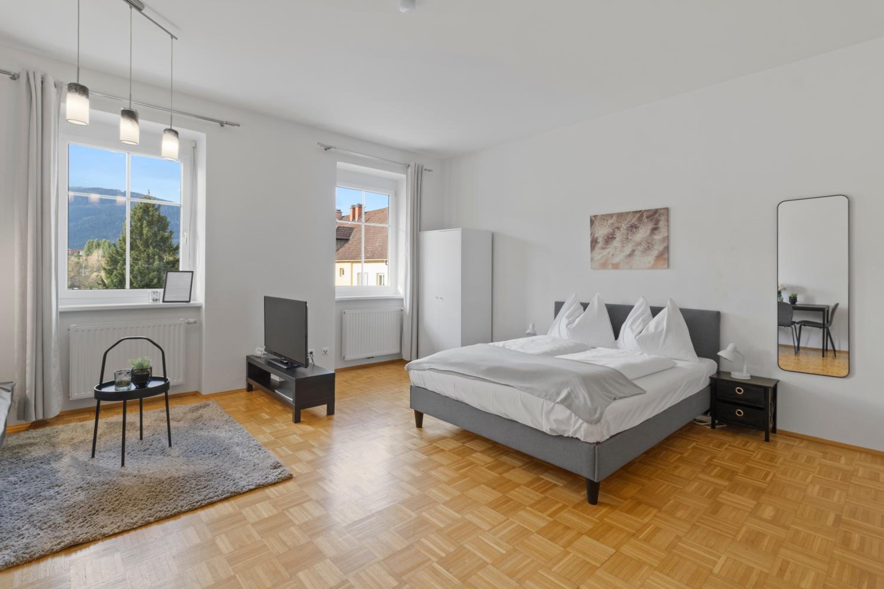 One-Bedroom Apartment photo 1
