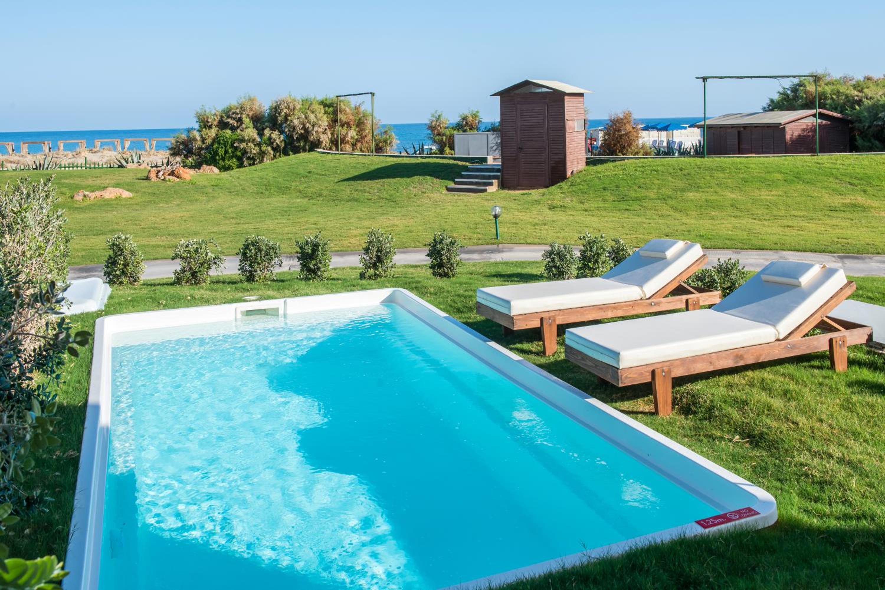 Double Sea Front Room with Private Pool - Photo 6
