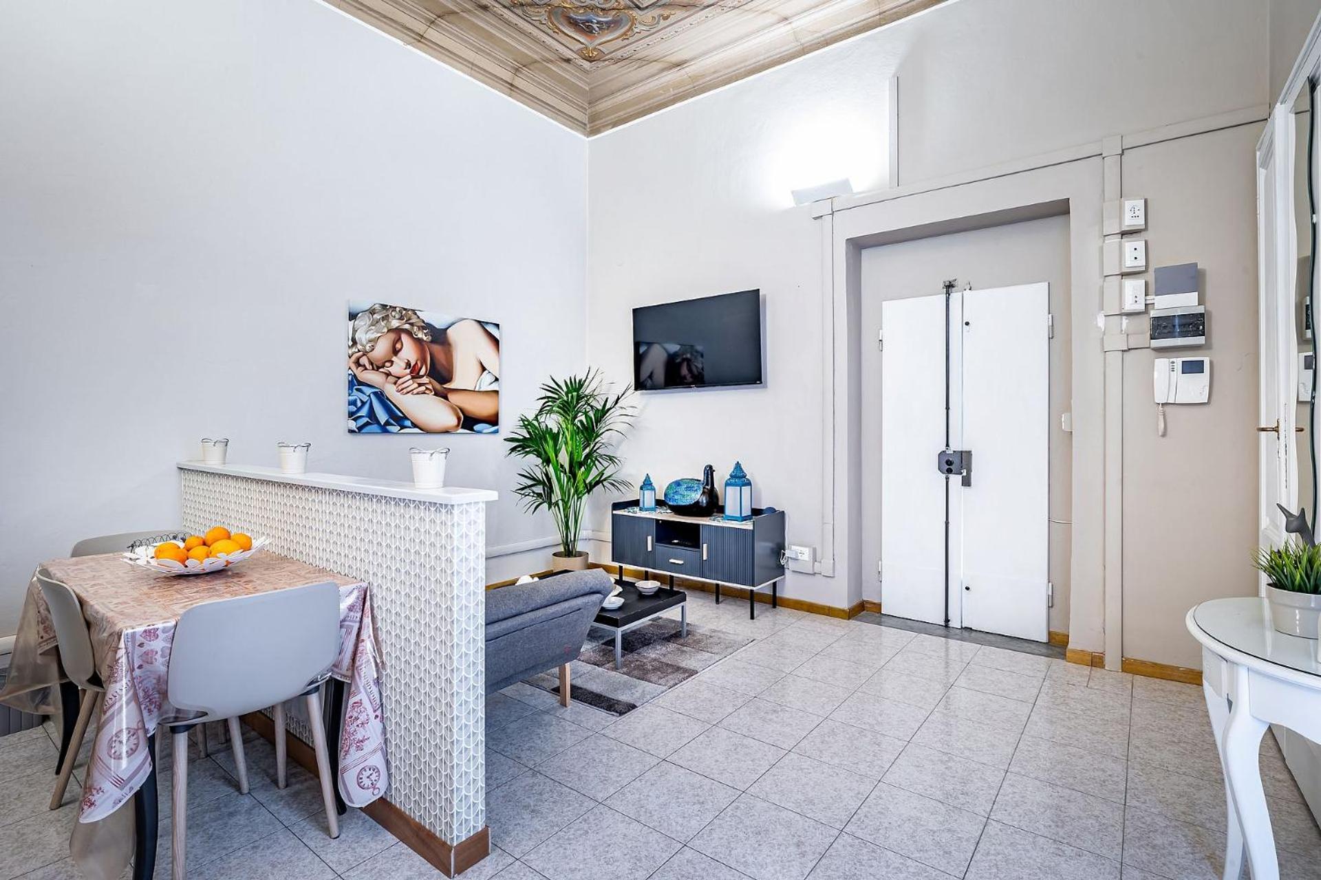 One-Bedroom Apartment photo 2