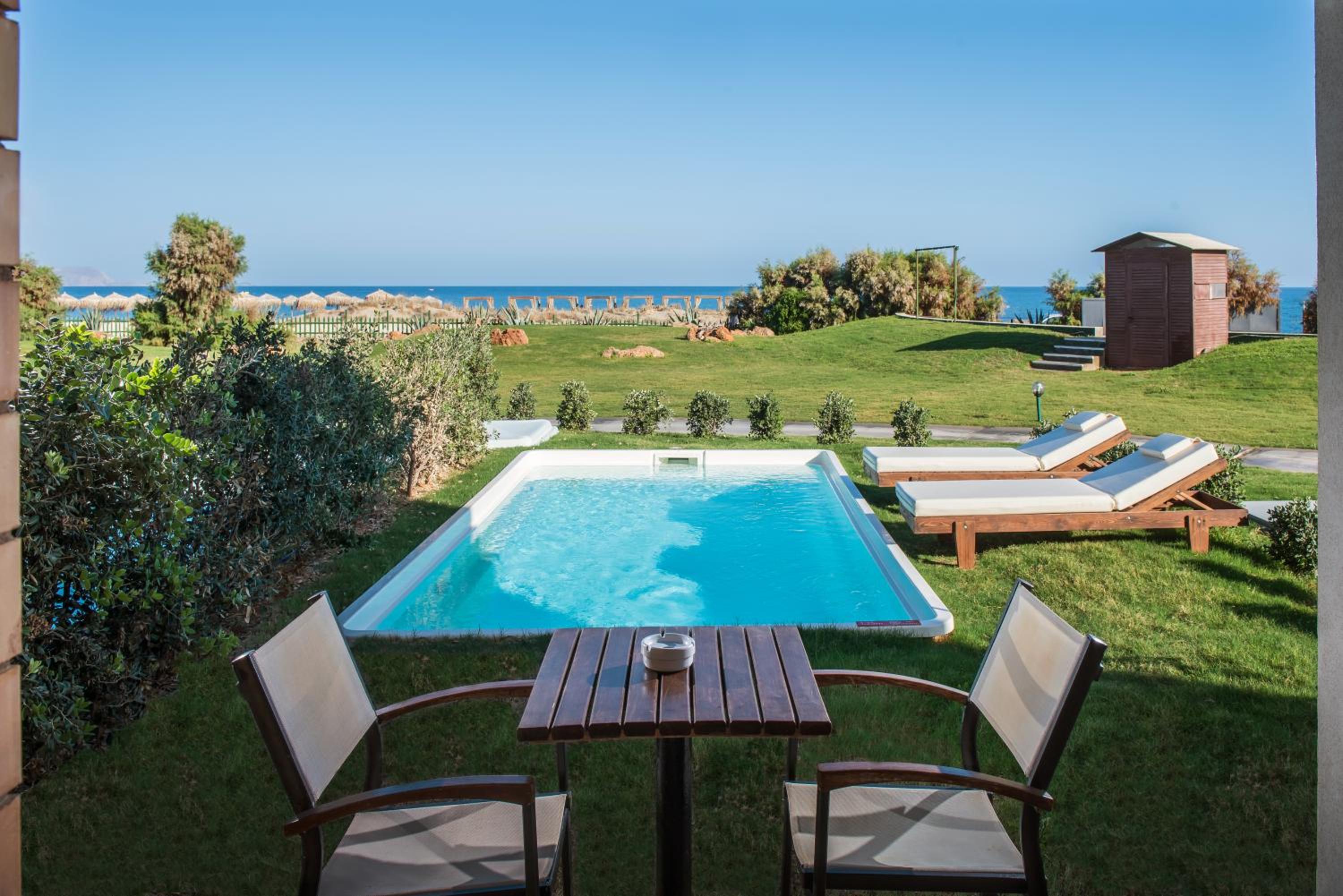 Double Sea Front Room with Private Pool - Photo 4
