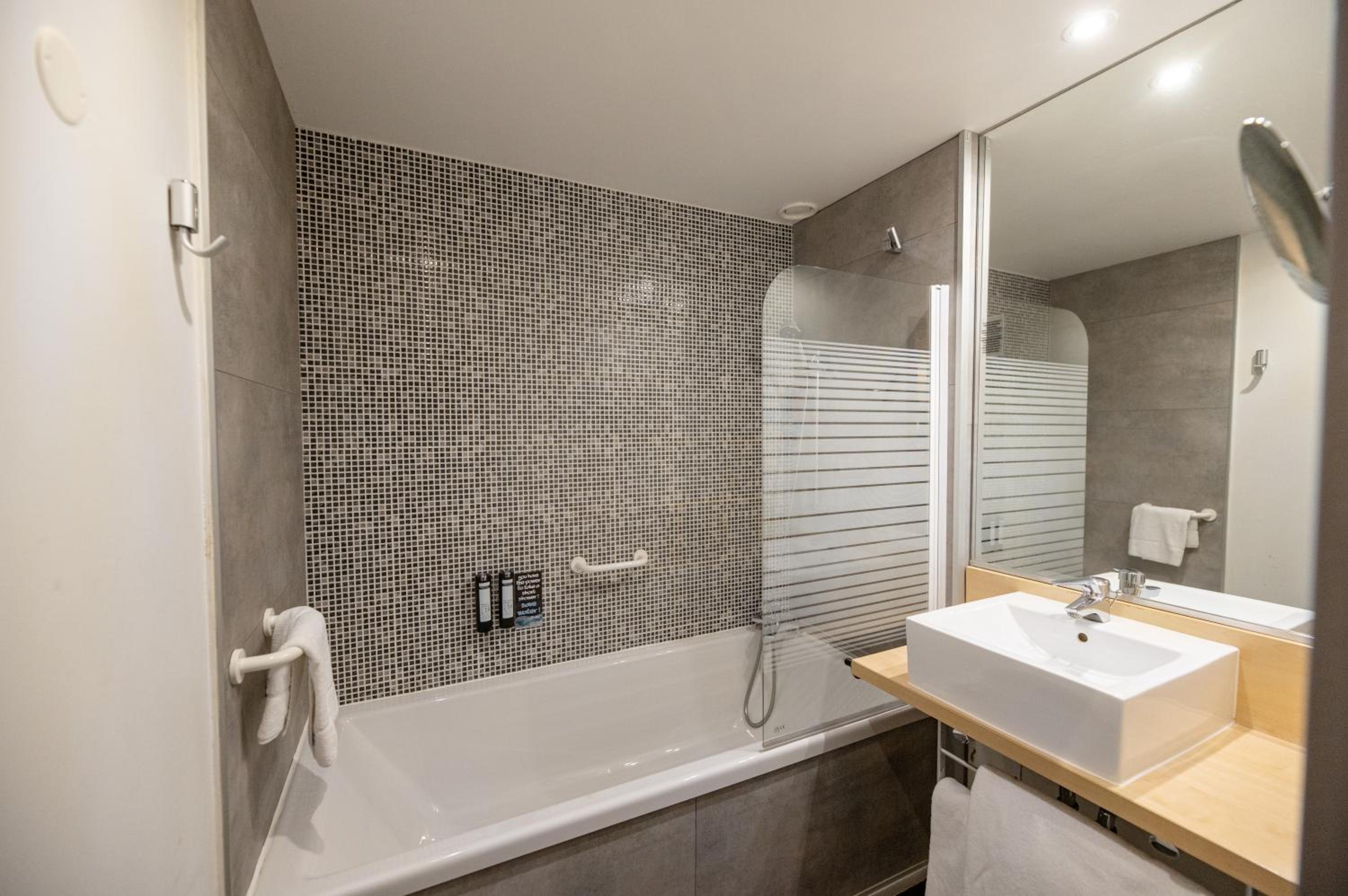 Standard Double Room with Bath photo 2