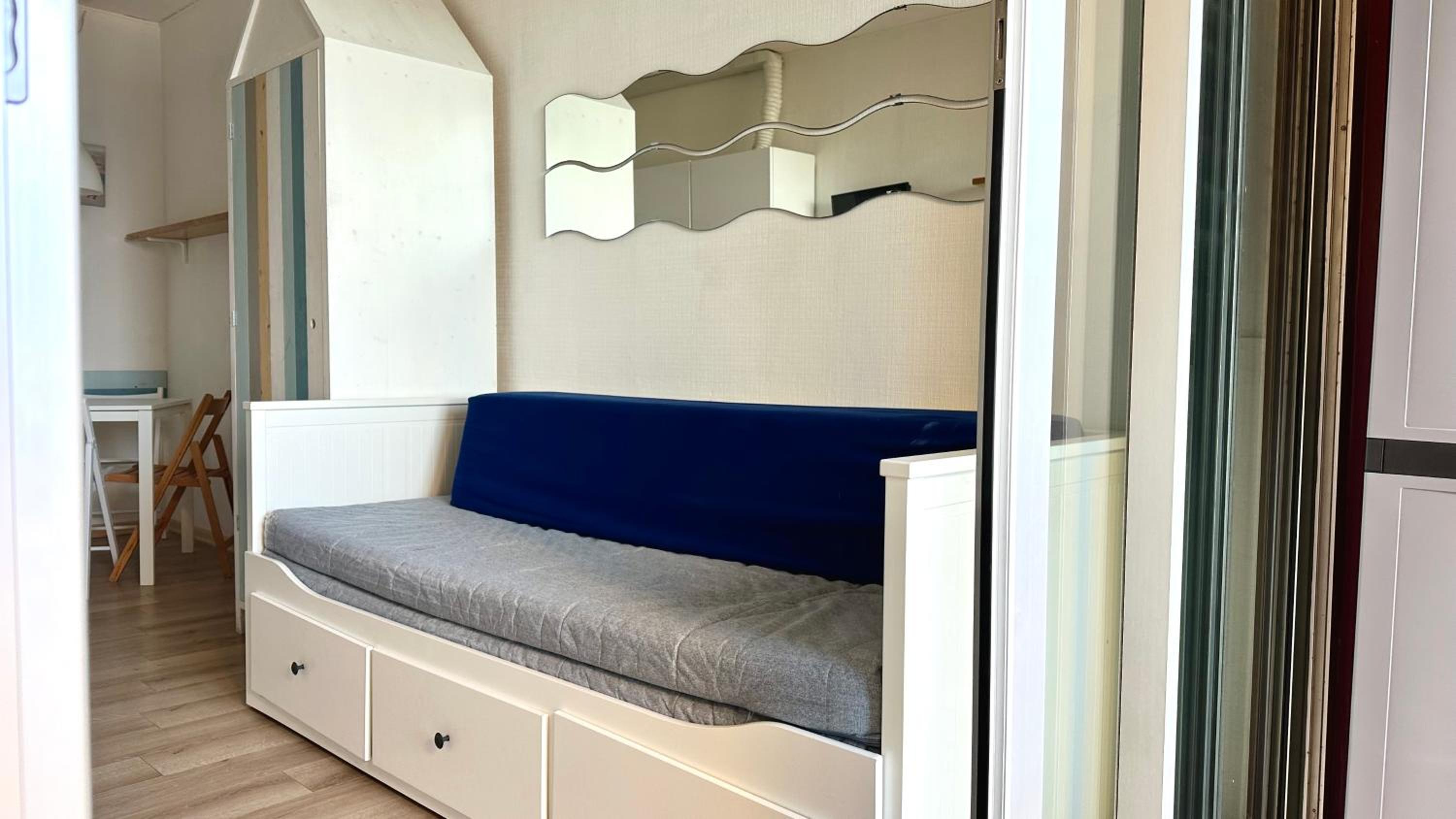 One-Bedroom Apartment photo 2