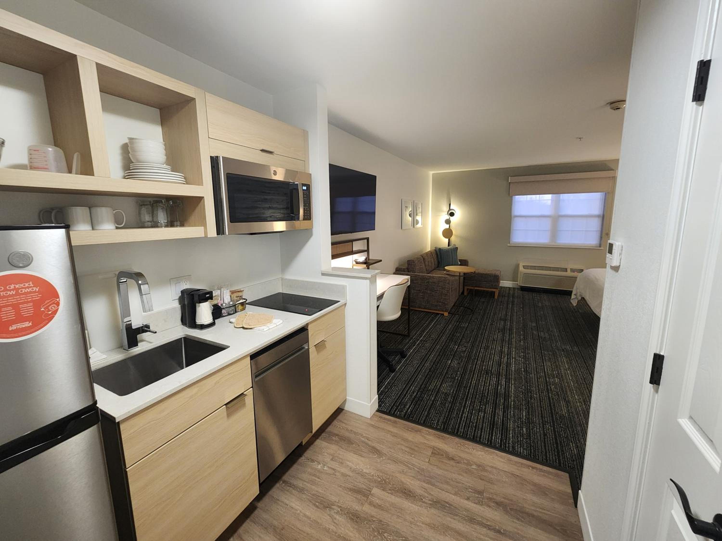 Deluxe King Studio with Sofa Bed - Photo 1