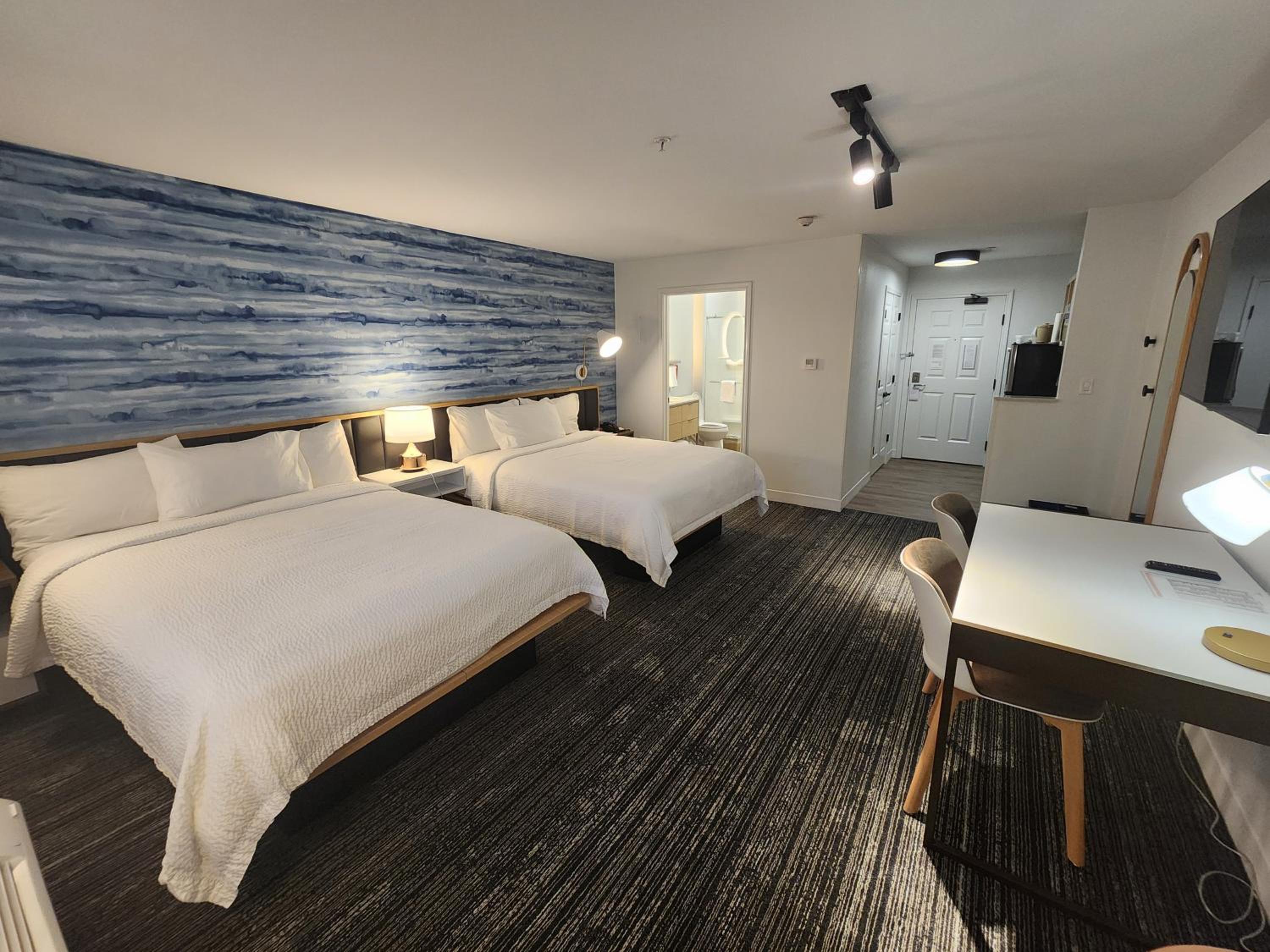 Queen Studio with Two Queen Beds - Photo 3