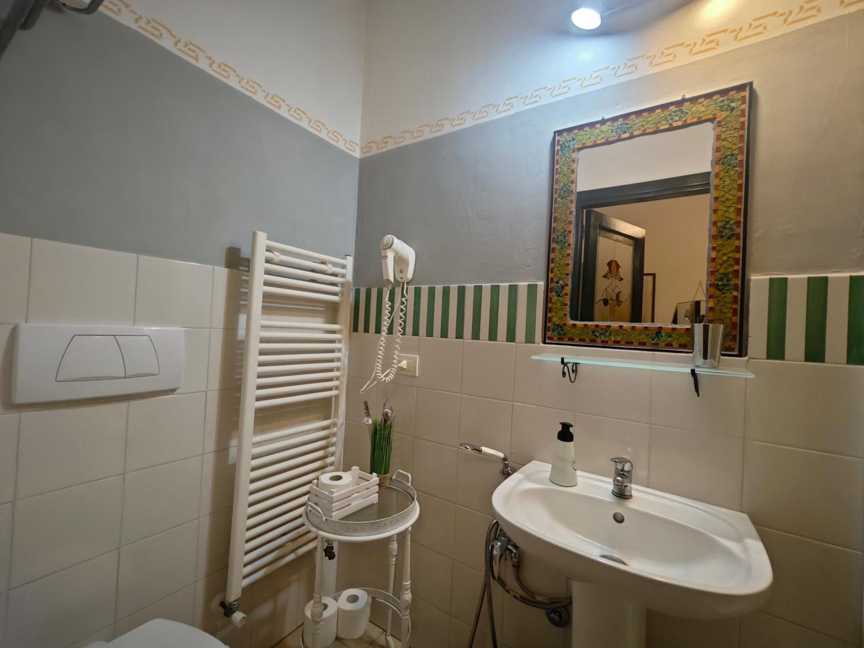 Double Room - Photo 8
