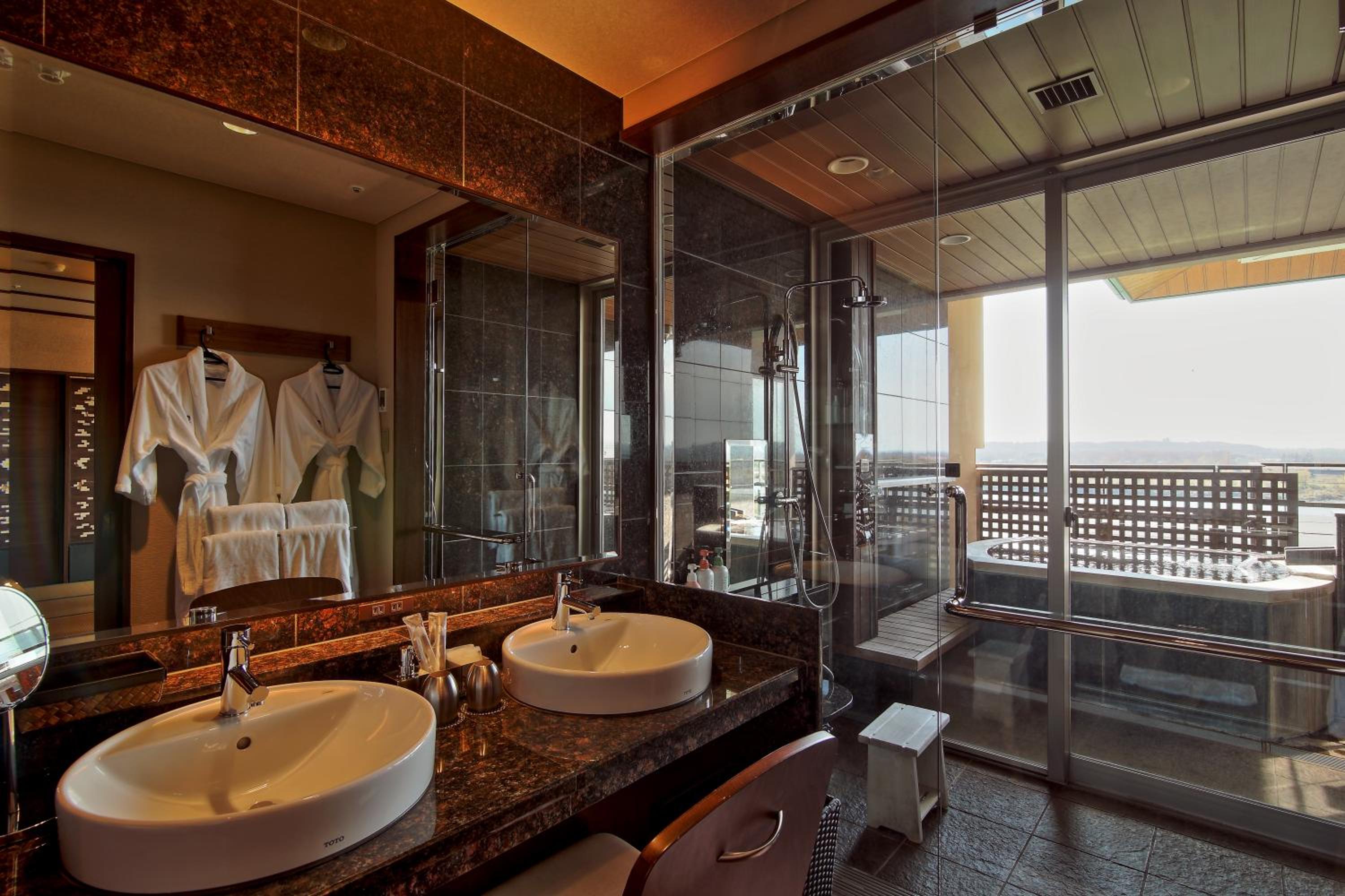 Modern Suite with Open-Air Bath River-View - Non-Smoking photo 2