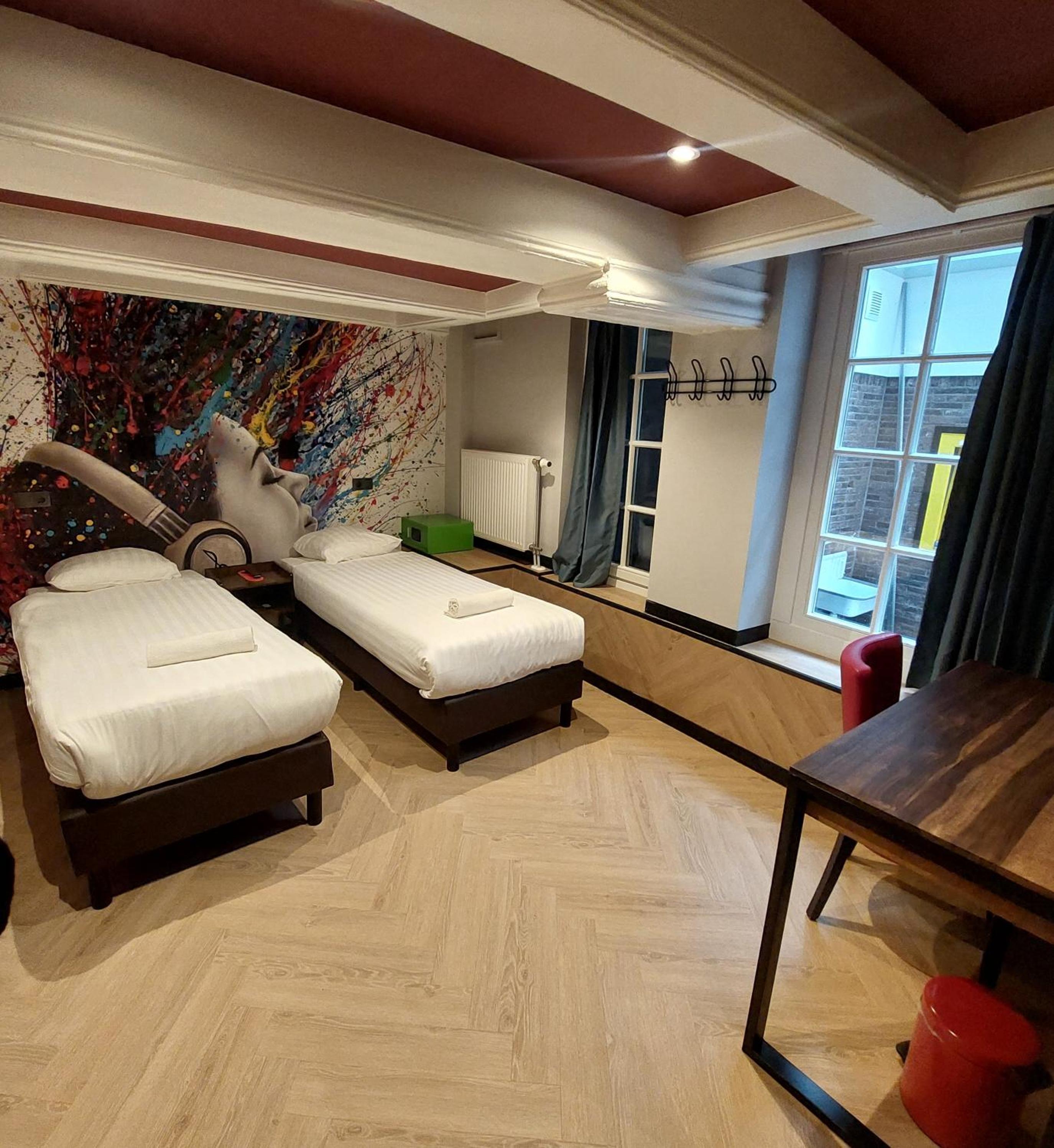 Twin Private Room thumbnail 6