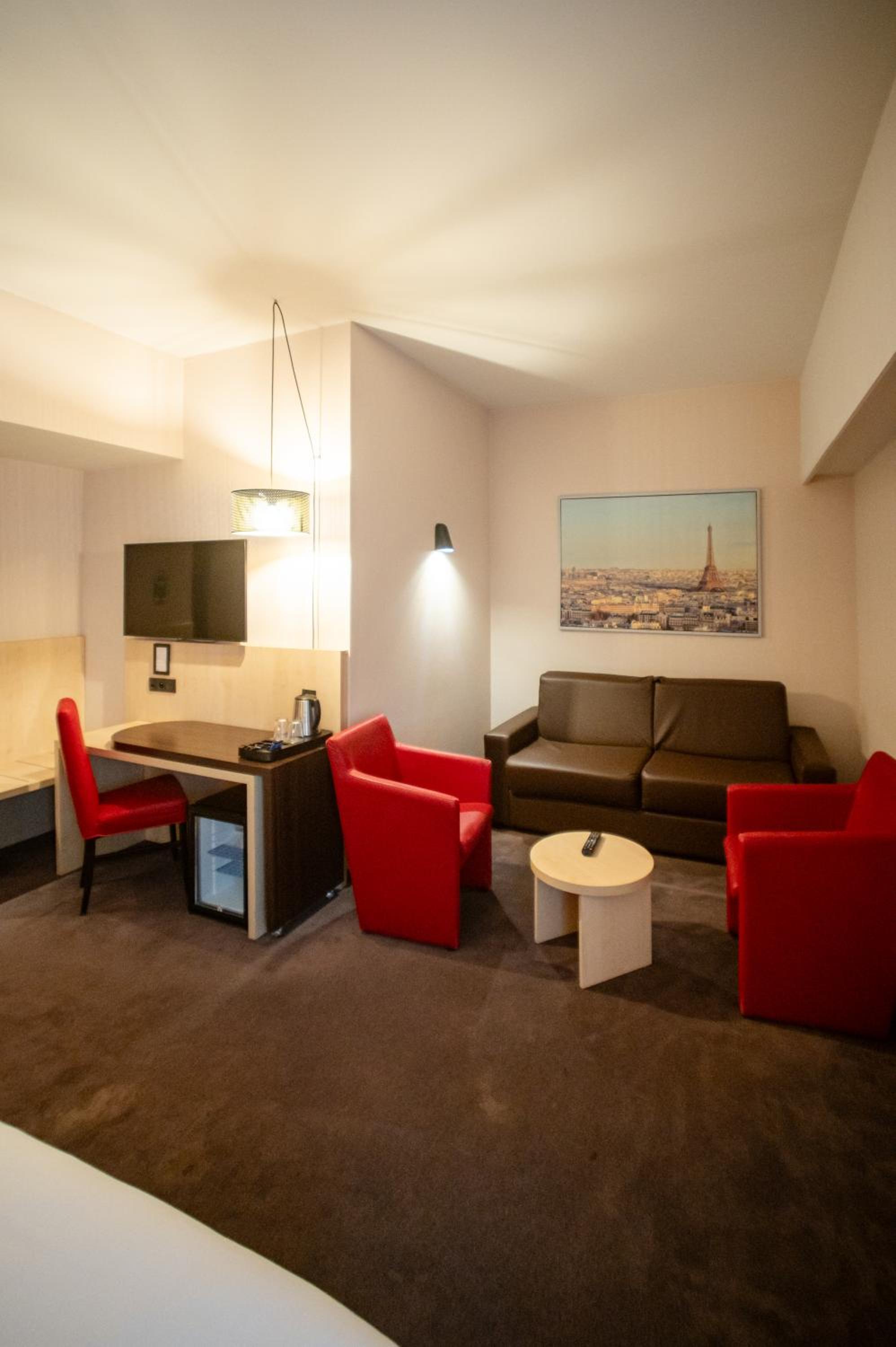 Family Room - Photo 3