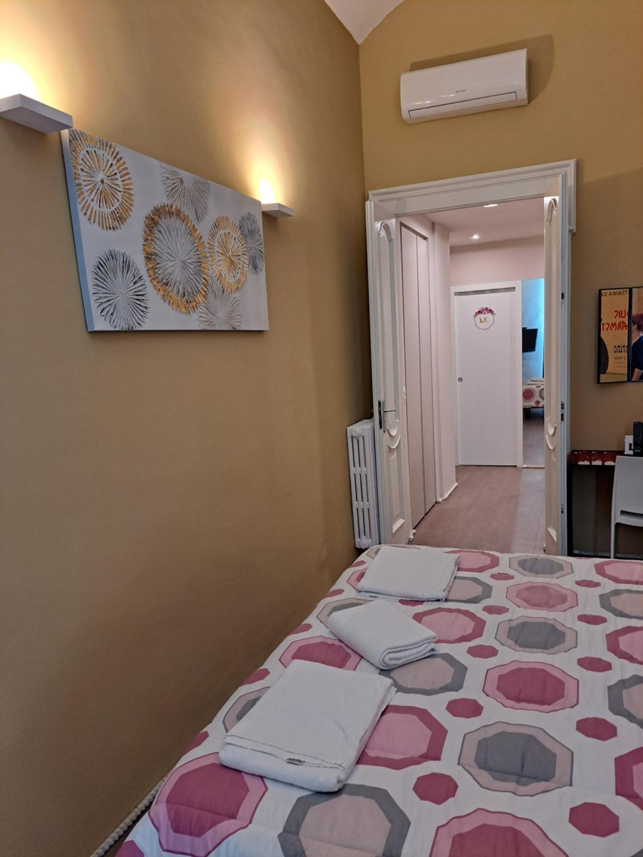 Double Room with Private Bathroom - Photo 14