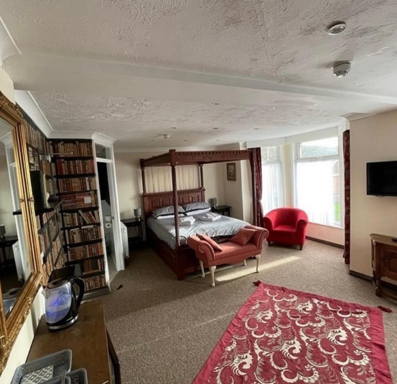The Library and Potions Suite photo 3