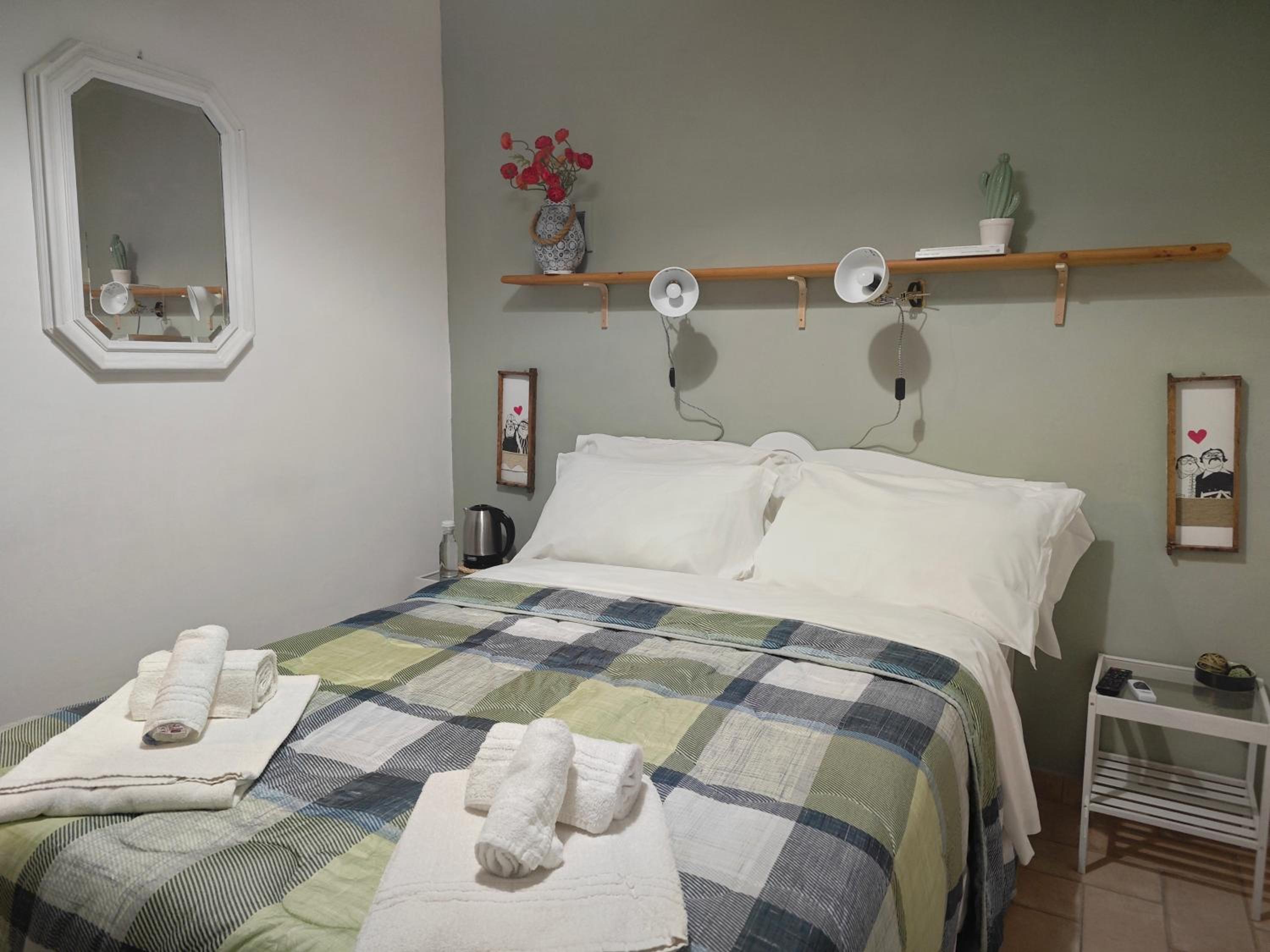 Small Double Room - Photo 4