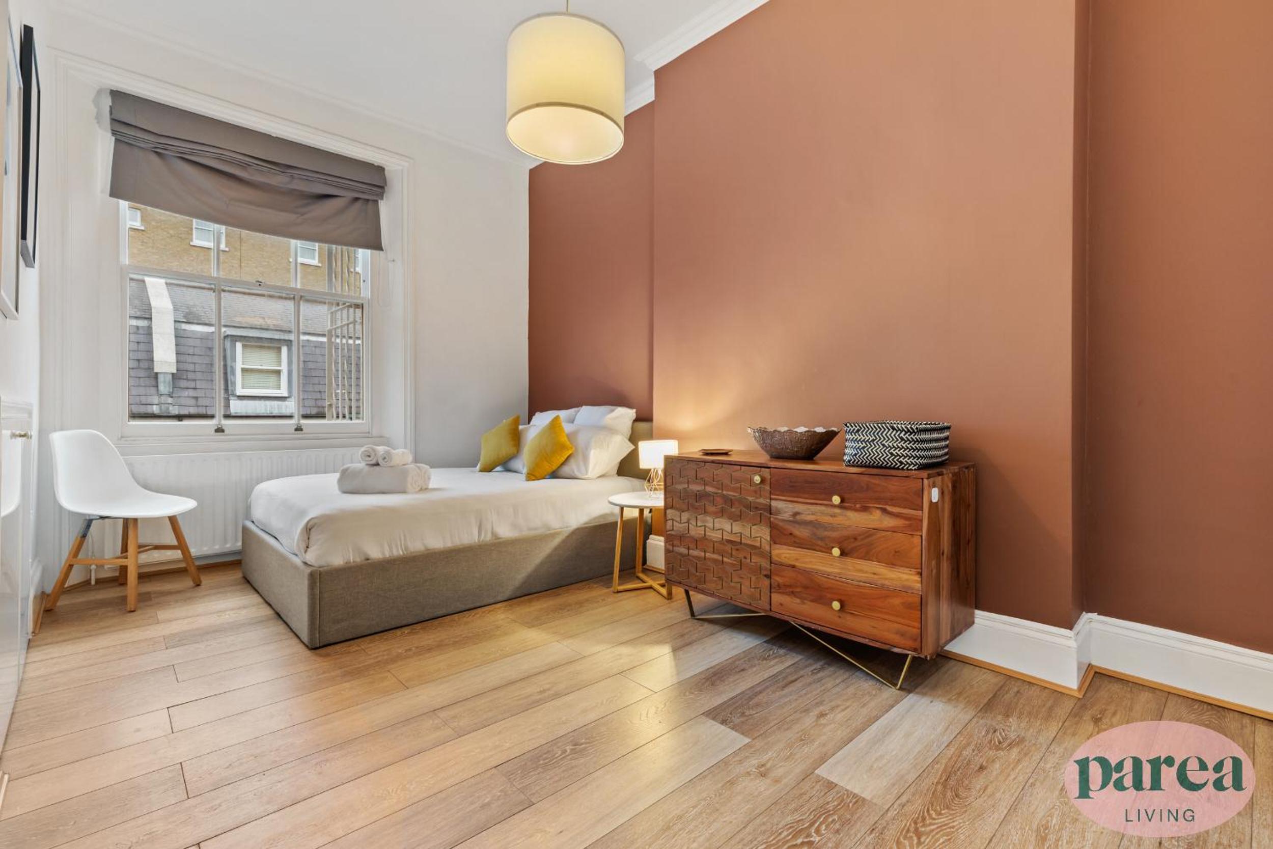 One-Bedroom Apartment photo 1