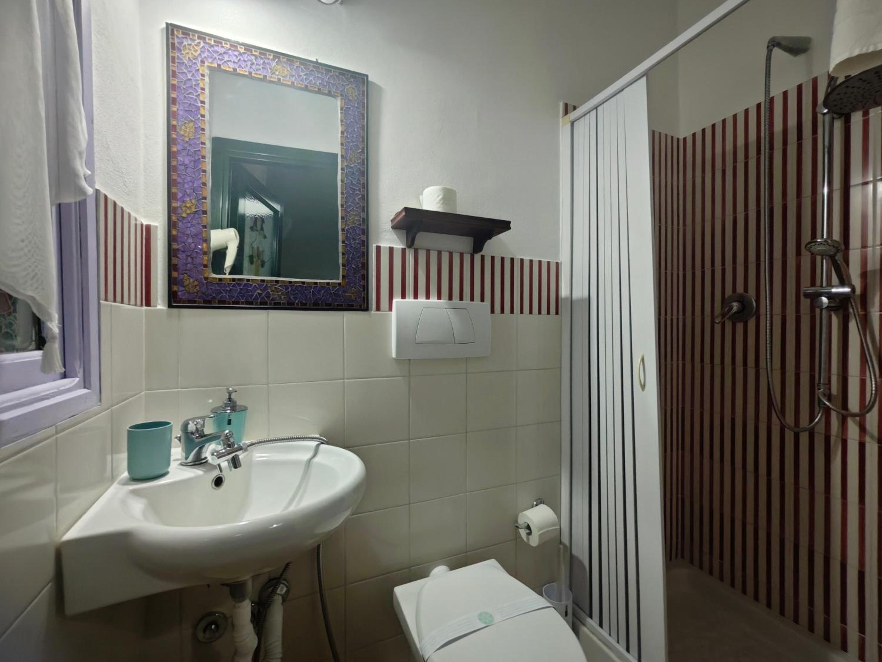 Small Double Room - Photo 7