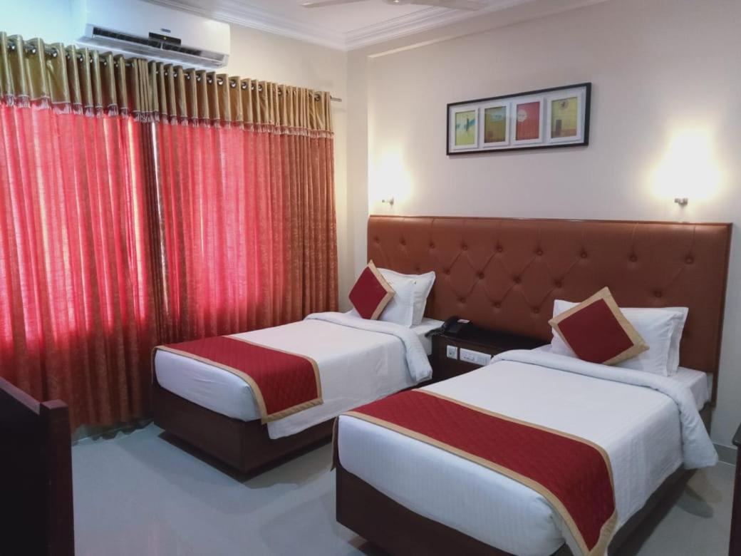  Deluxe King Bed Room - Photo 1