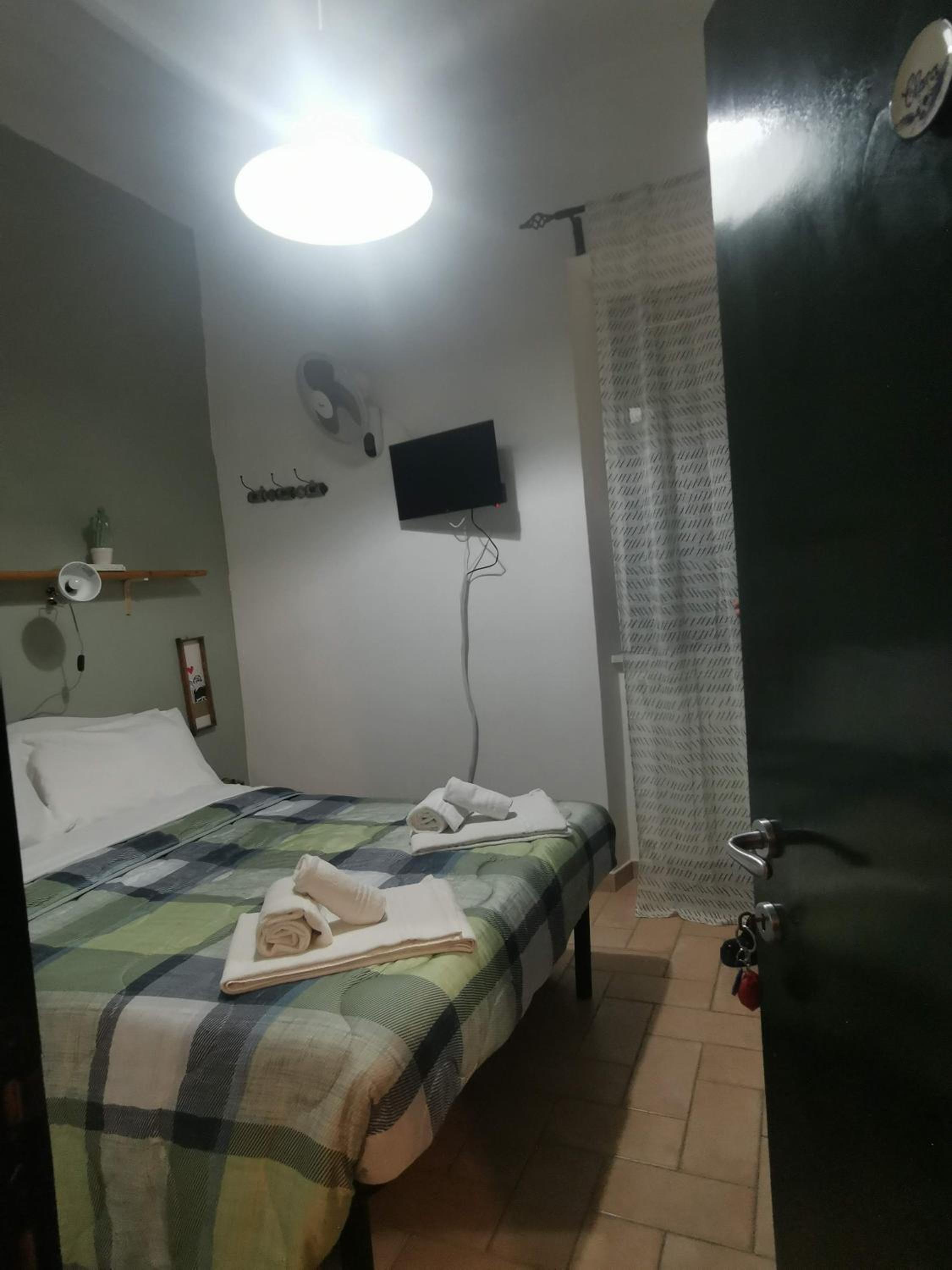 Small Double Room - Photo 1