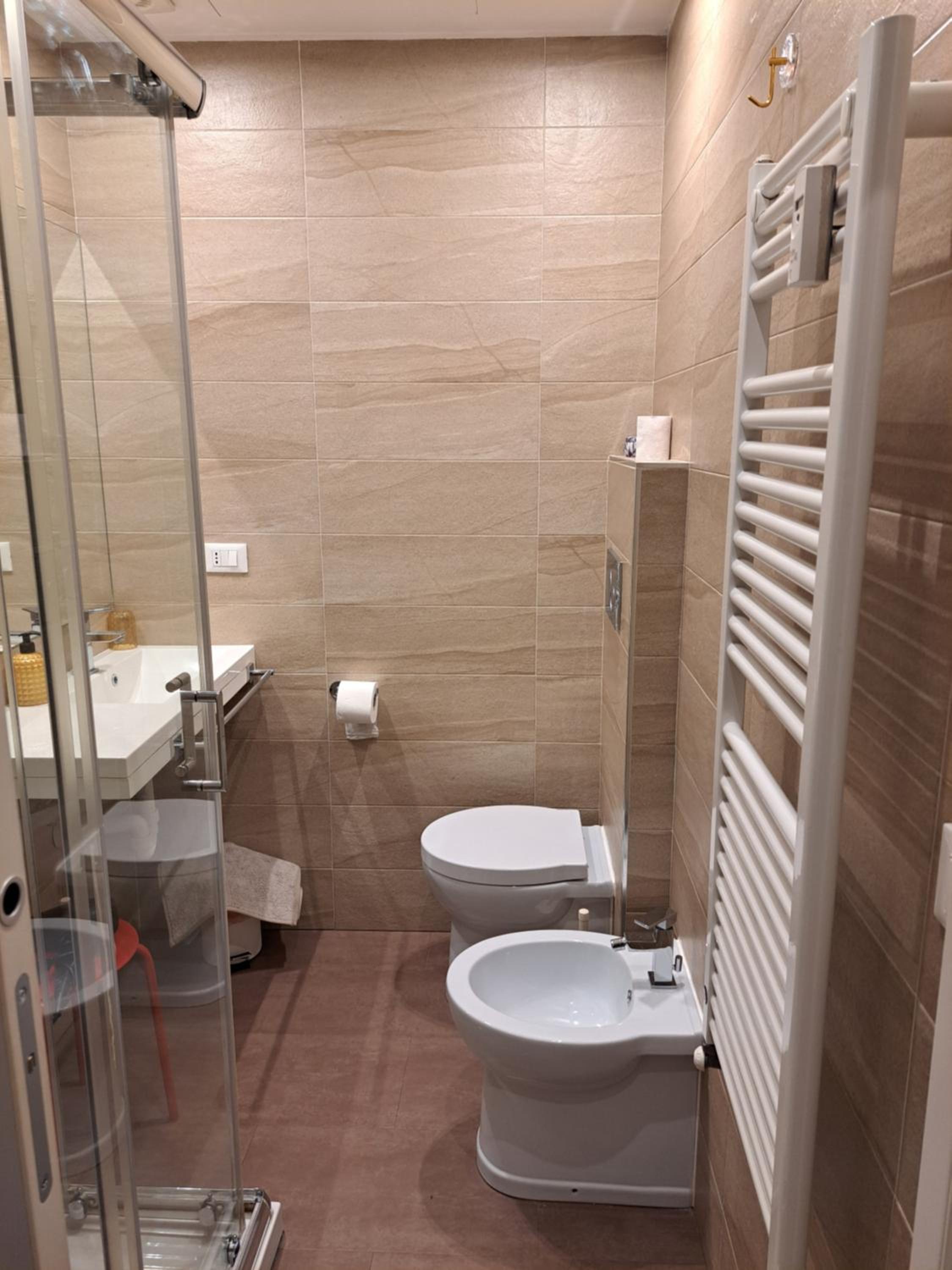 Double Room with Private Bathroom - Photo 4