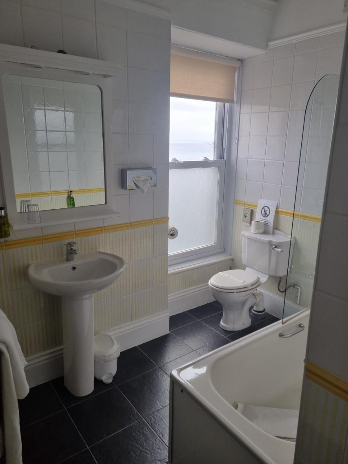 Twin Room With Sea View photo 2