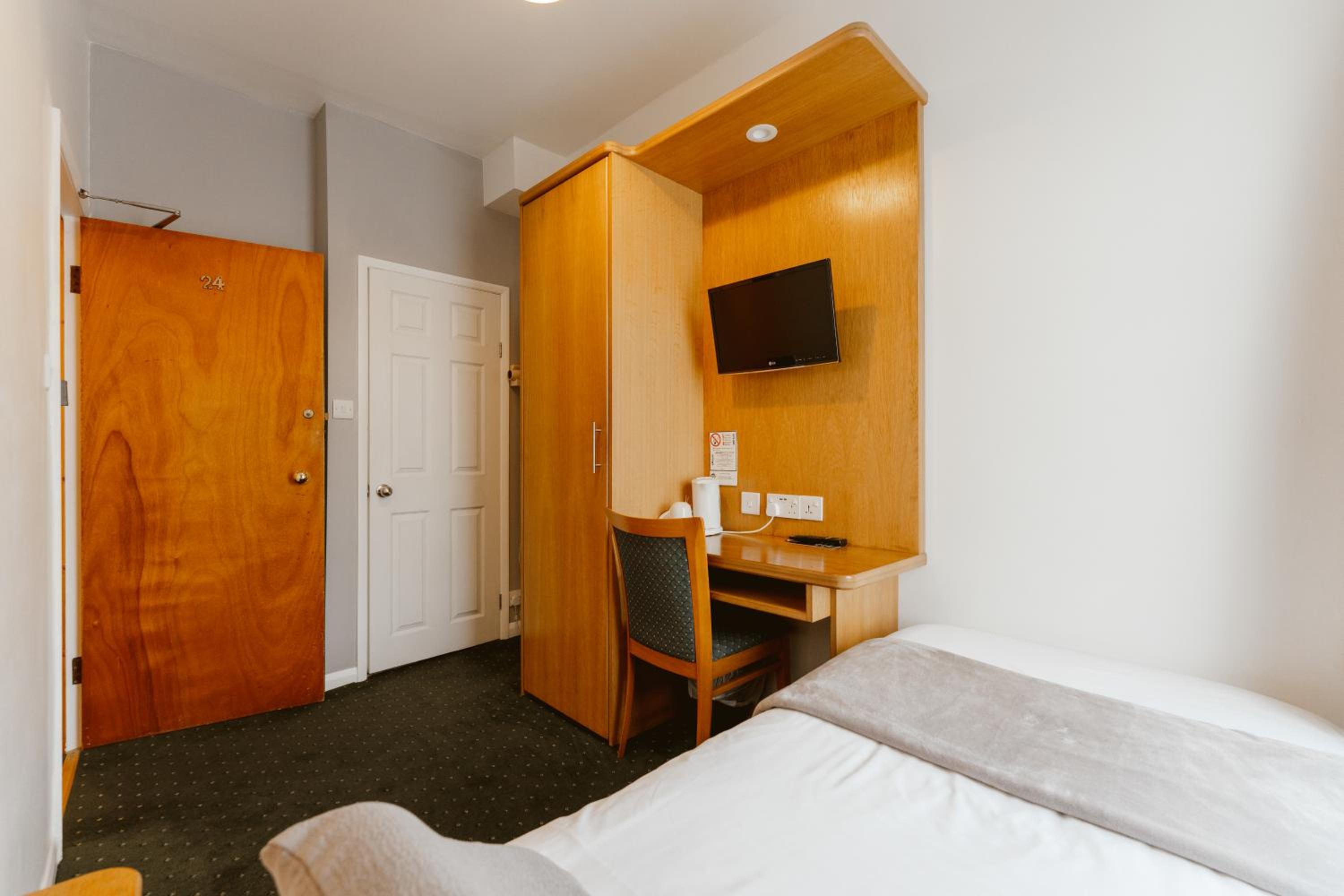 Single Room photo 2