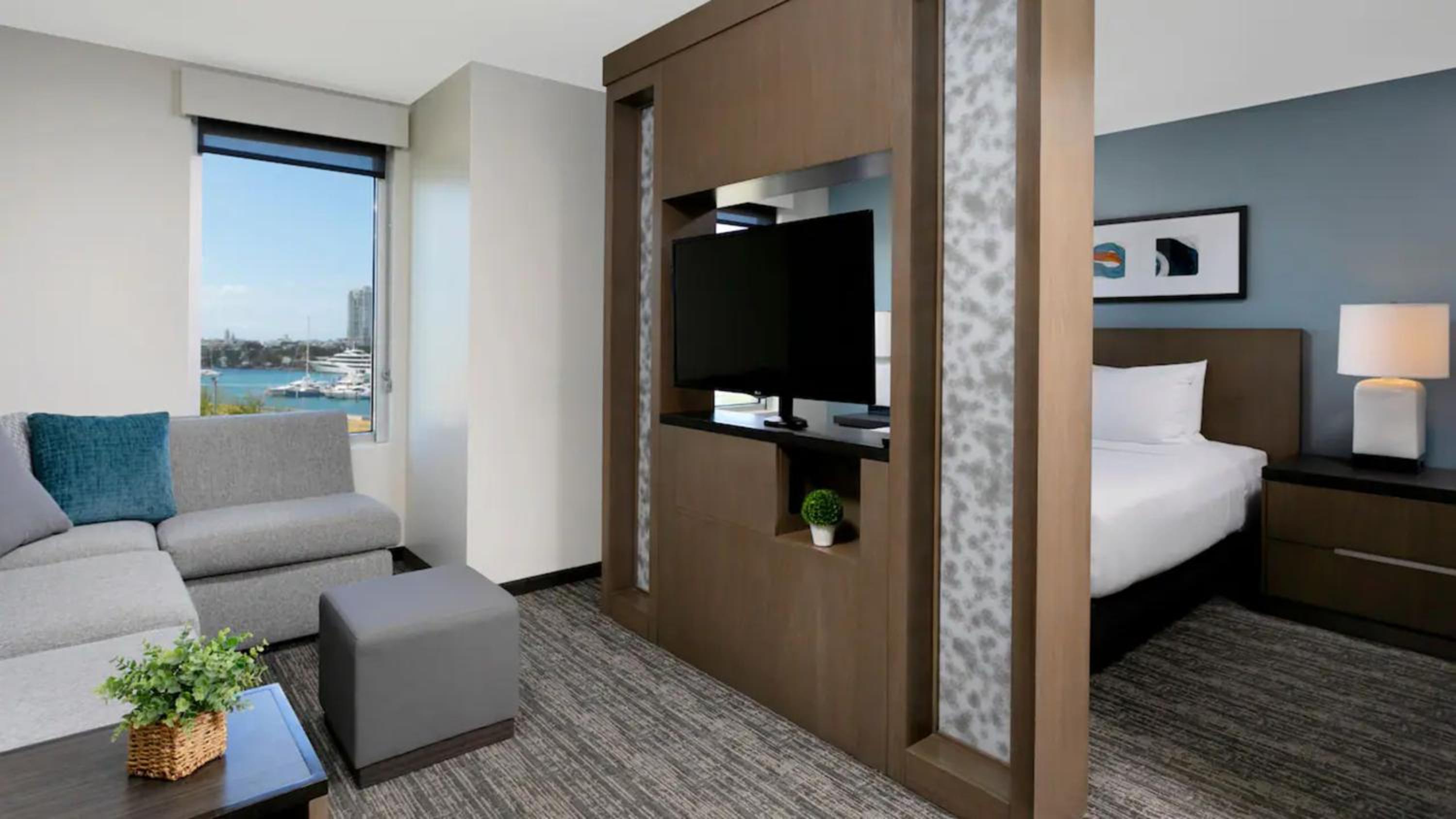 King Studio Suite with Kitchen and Bay View - Photo 2