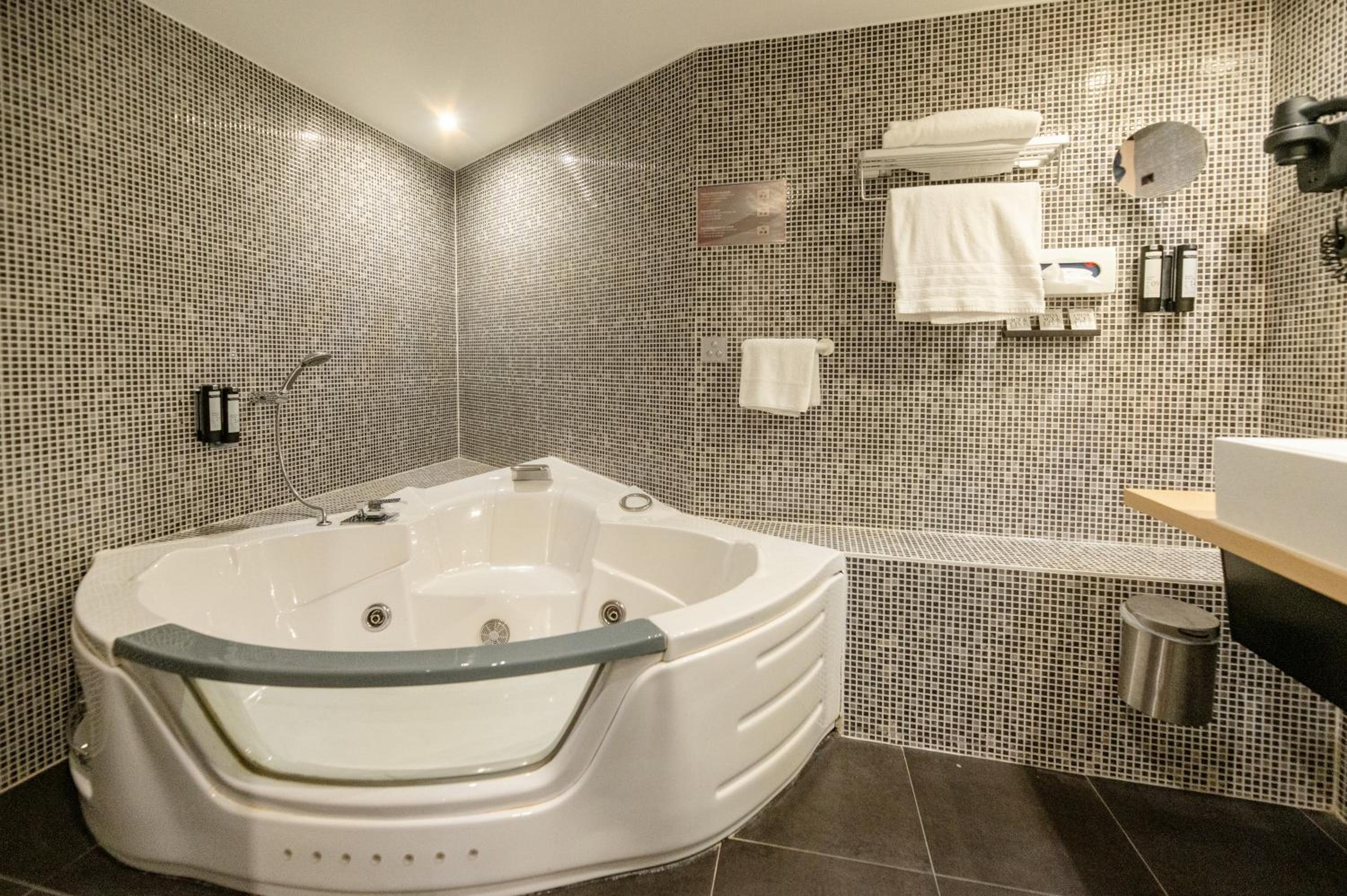 Bridal Suite - Photo 4